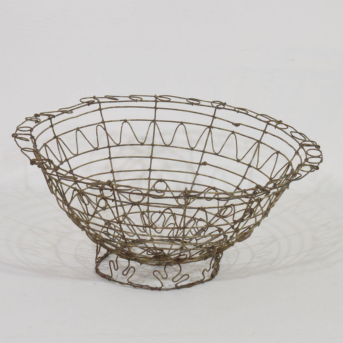 French 19th Century Iron Wirework Basket In Good Condition For Sale In Buisson, FR