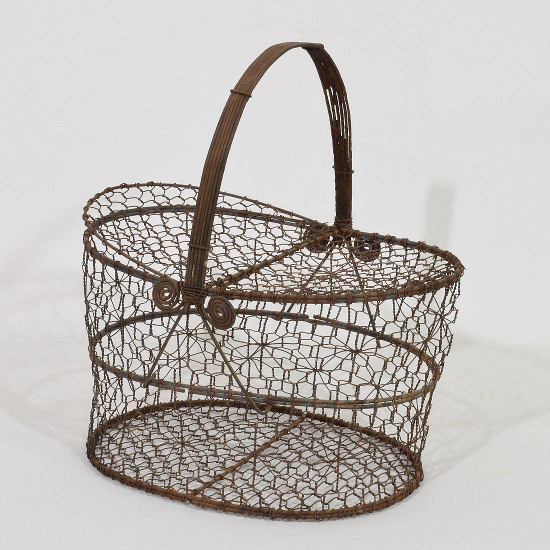 French 19th Century Iron Wirework Basket In Good Condition In Buisson, FR