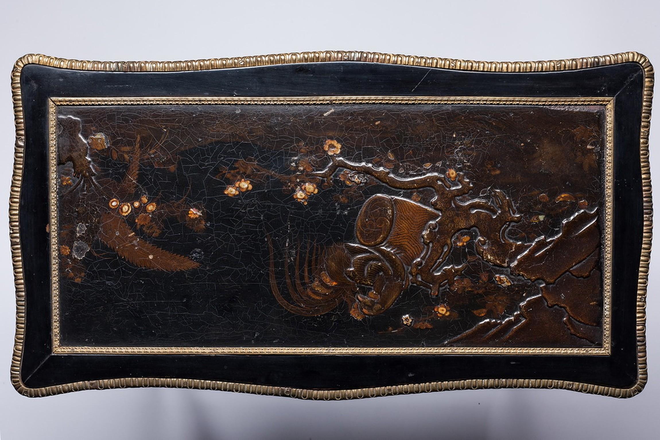 French 19th Century Japanese Lacquer Bureau Plat in Napoleon III Style For Sale 5