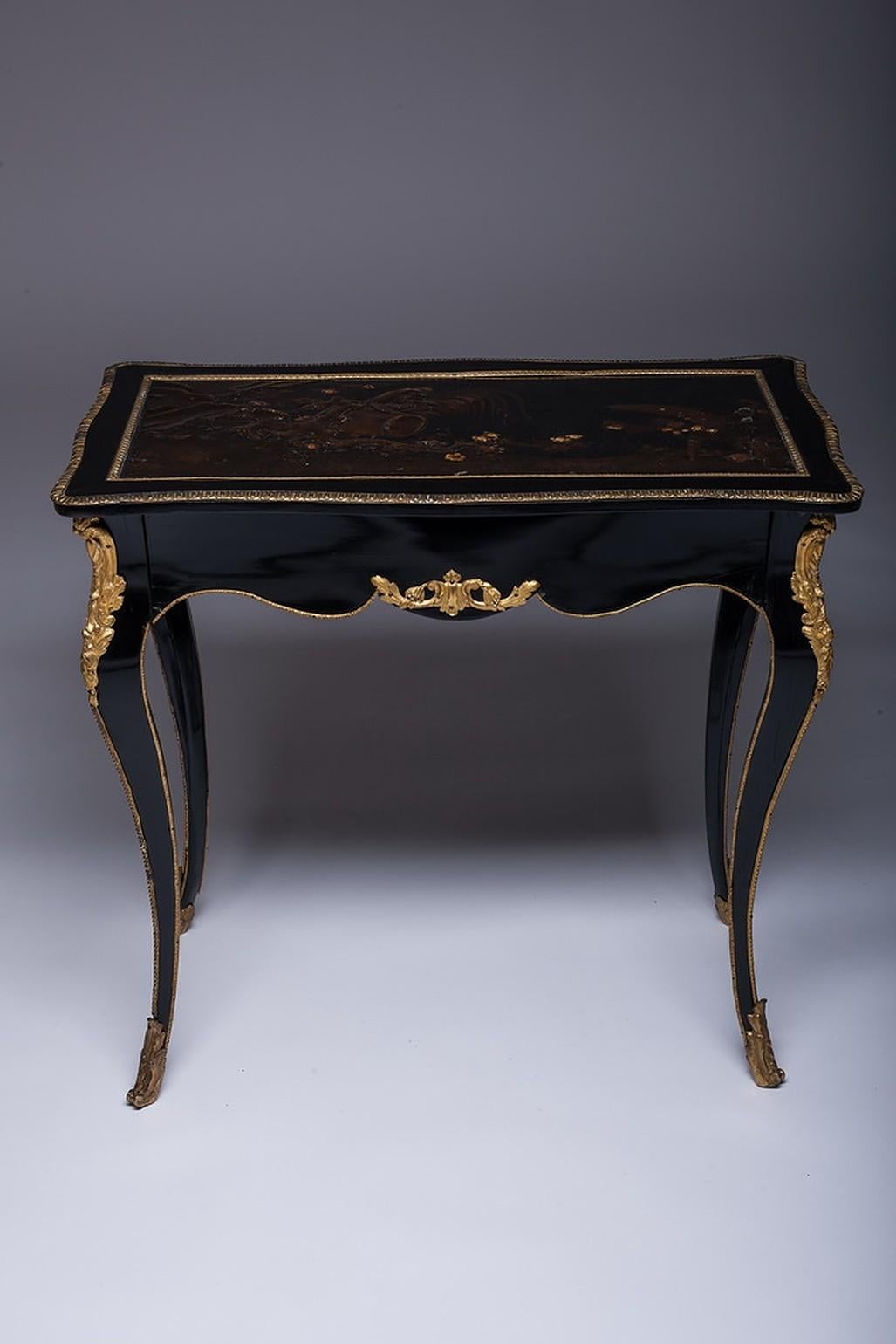 Louis XVI French 19th Century Japanese Lacquer Bureau Plat in Napoleon III Style For Sale