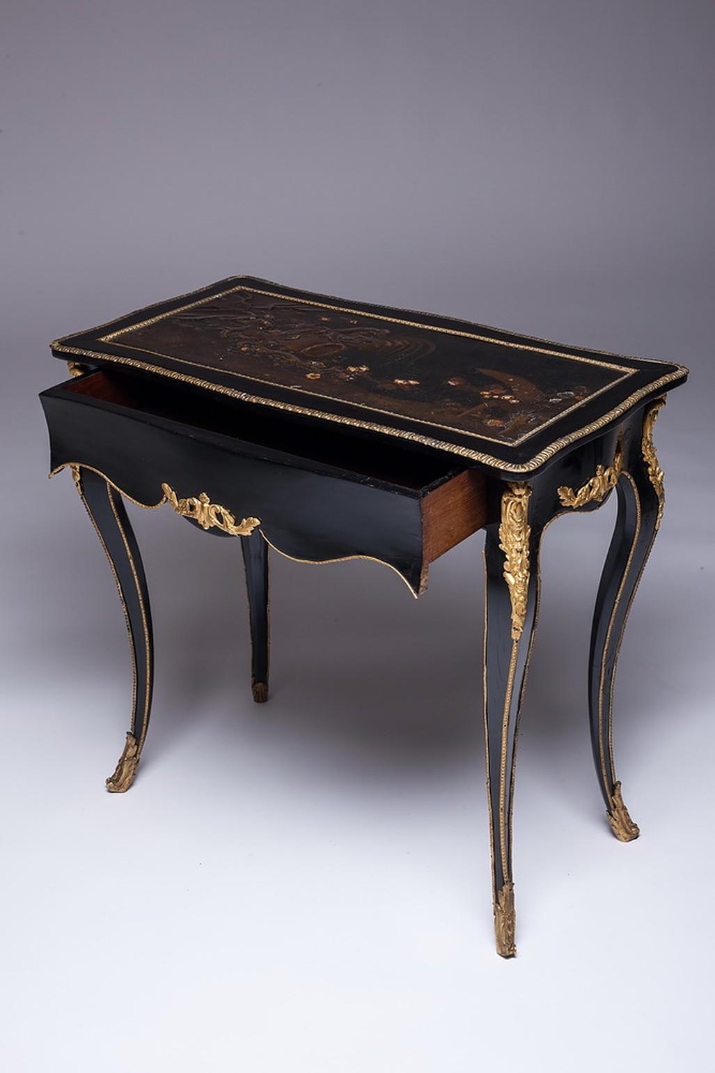 French 19th Century Japanese Lacquer Bureau Plat in Napoleon III Style For Sale 1