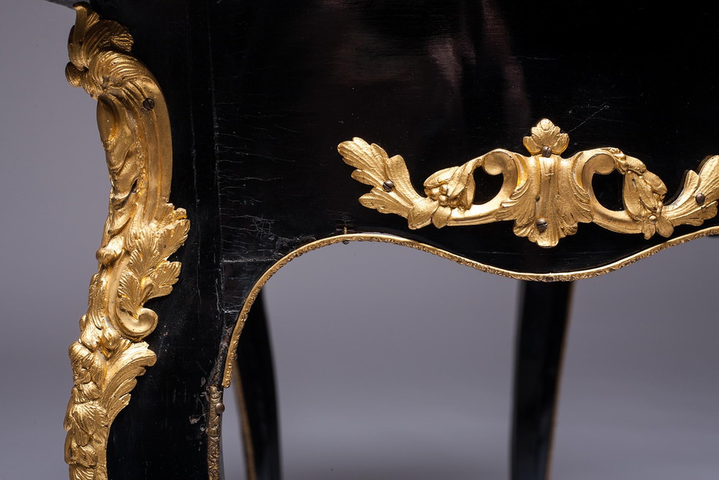 French 19th Century Japanese Lacquer Bureau Plat in Napoleon III Style For Sale 3