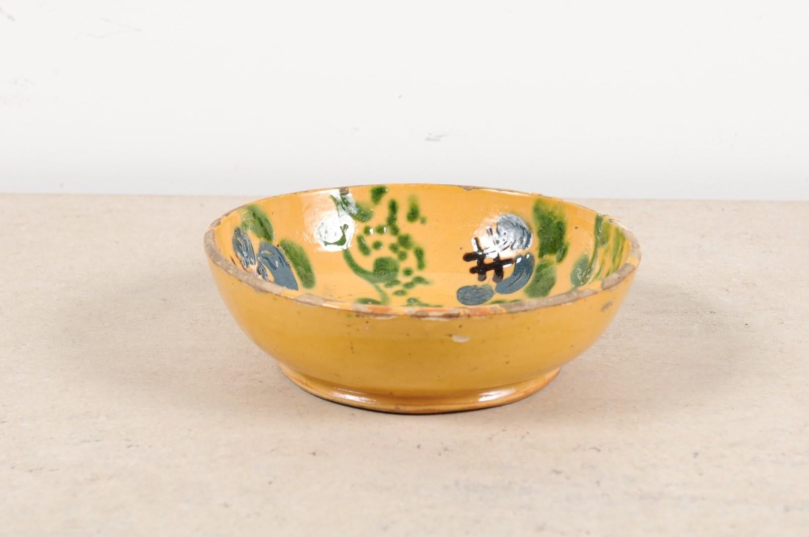 A French jaspe pottery bowl from the 19th century, with green and blue accents and crosshatched motifs. Charming us with its mustard glazed ground highlighted with blue and green abstract accents as well as crosshatched patterns, this French 19th