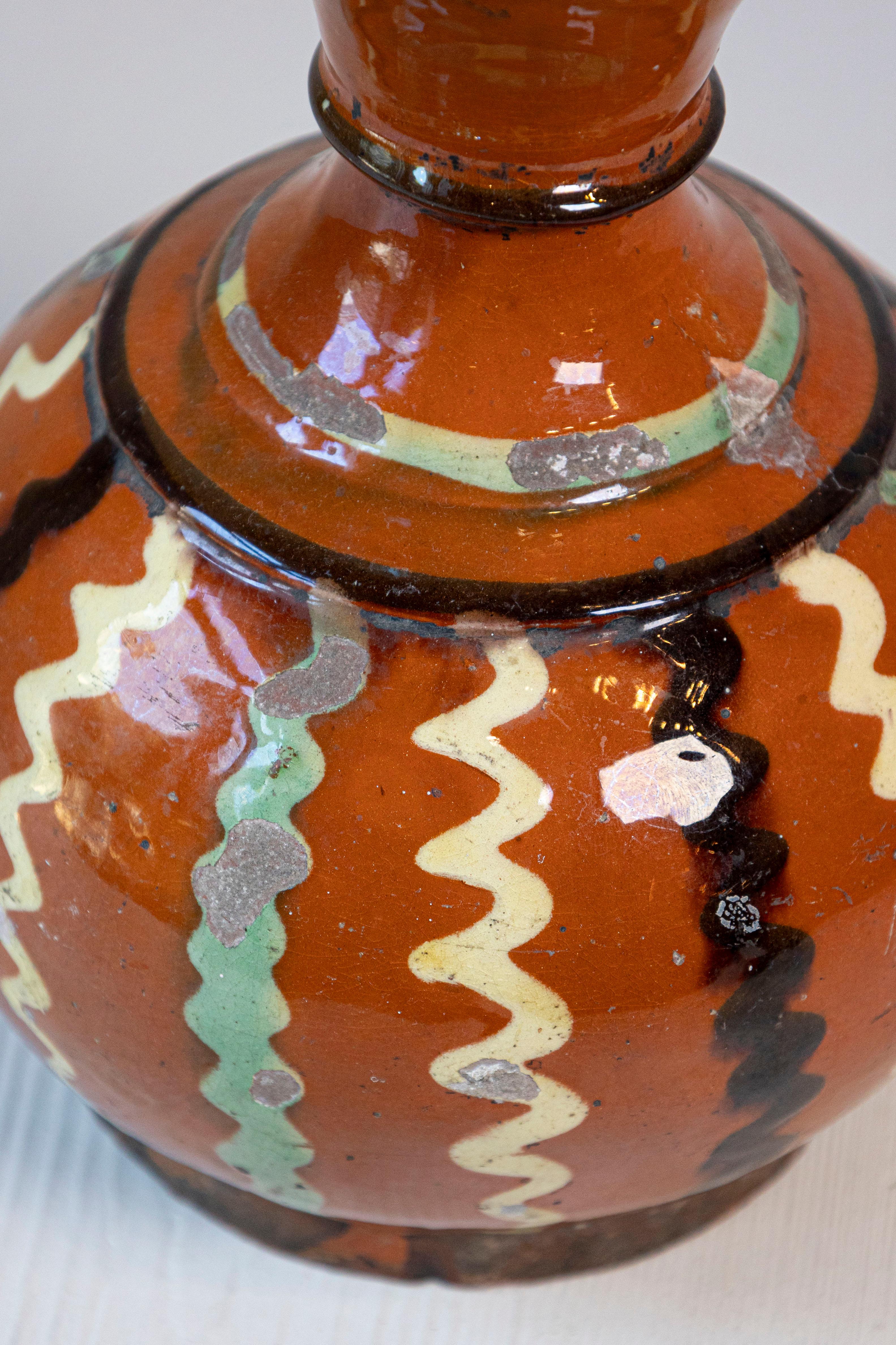 Pichet à vin en poterie Jaspe française du 19ème siècle avec glaçure rouille, décor ondulé Bon état - En vente à Atlanta, GA