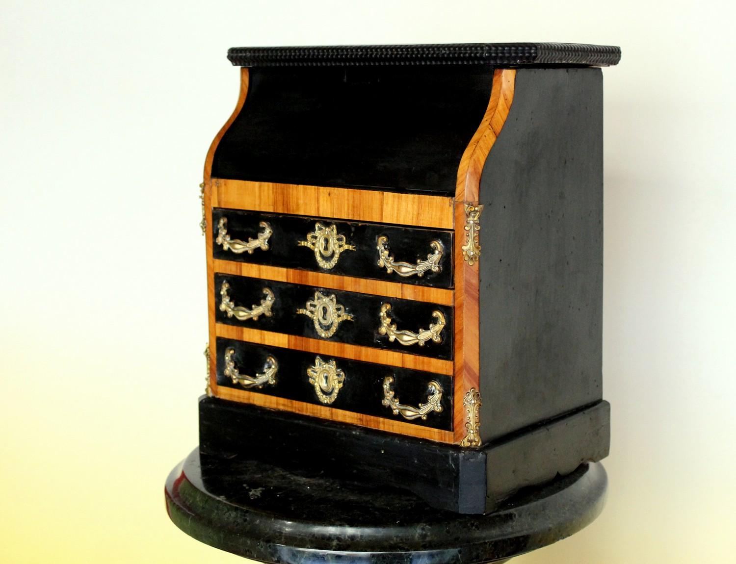 Antiquité française 19ème siècle Boîte à bijoux Porte à rabat Cabinet Miniature en Wood en vente 4