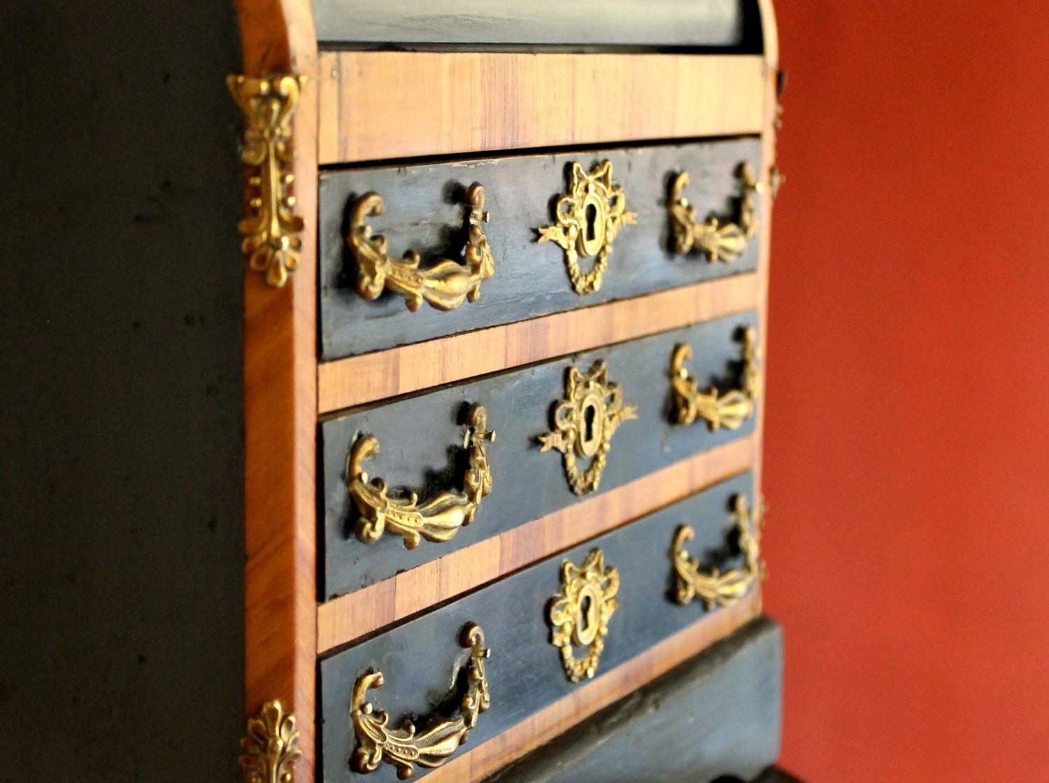 Antiquité française 19ème siècle Boîte à bijoux Porte à rabat Cabinet Miniature en Wood en vente 7