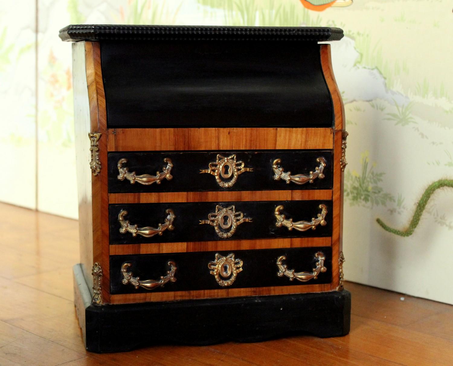Empire Antiquité française 19ème siècle Boîte à bijoux Porte à rabat Cabinet Miniature en Wood en vente