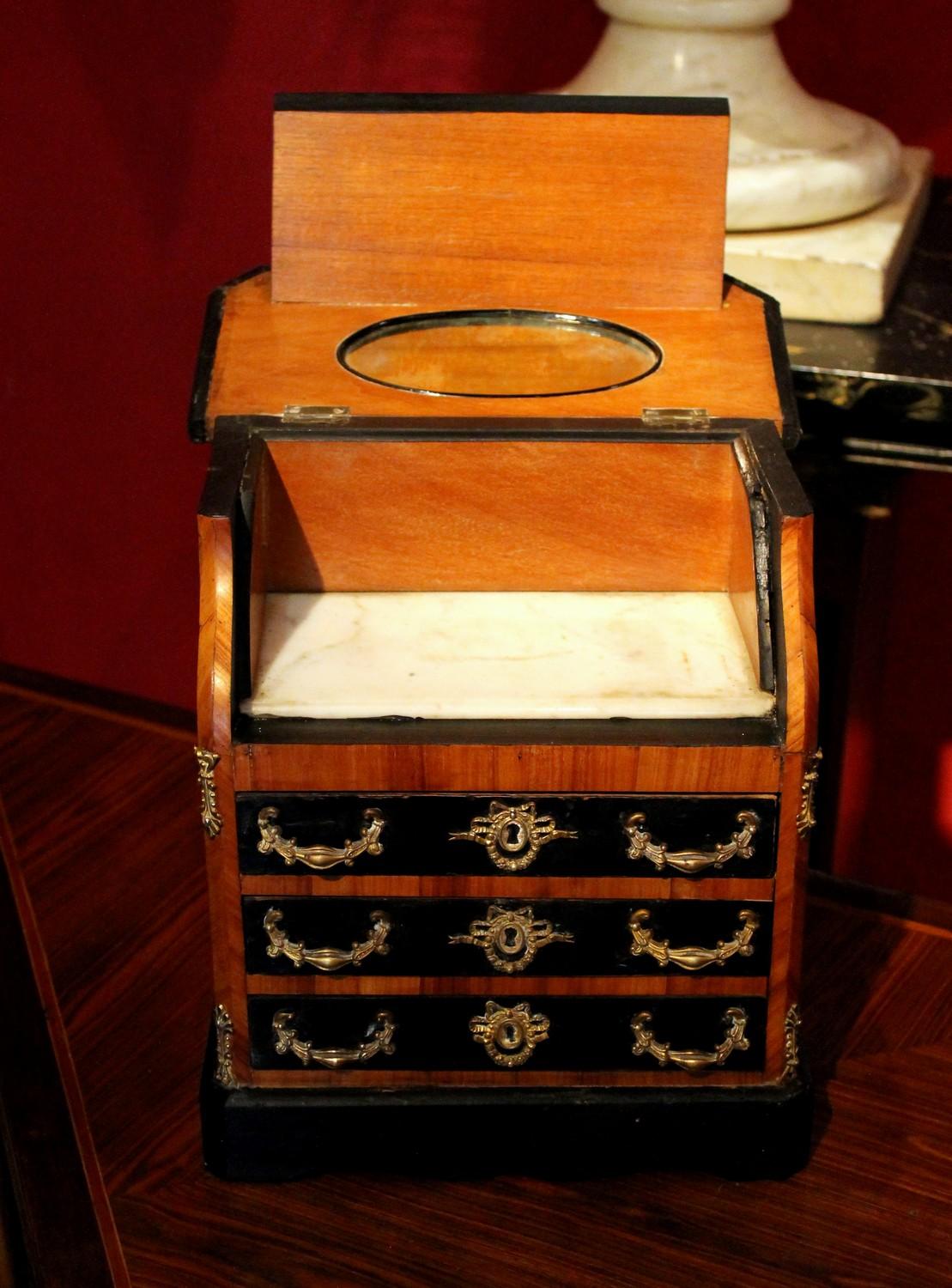 Antiquité française 19ème siècle Boîte à bijoux Porte à rabat Cabinet Miniature en Wood en vente 1