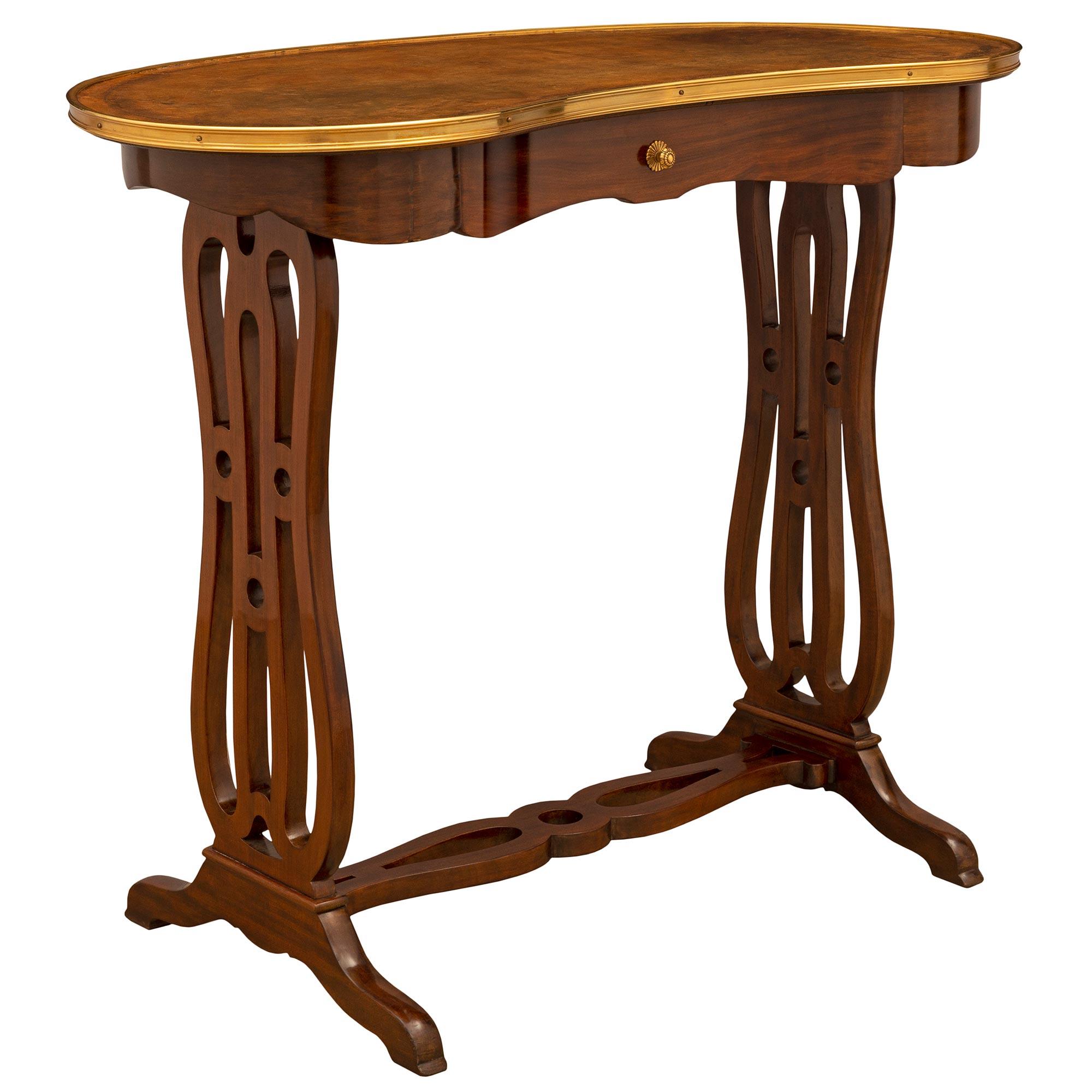 French 19th Century Kidney Shaped Mahogany Writing Table In Good Condition For Sale In West Palm Beach, FL