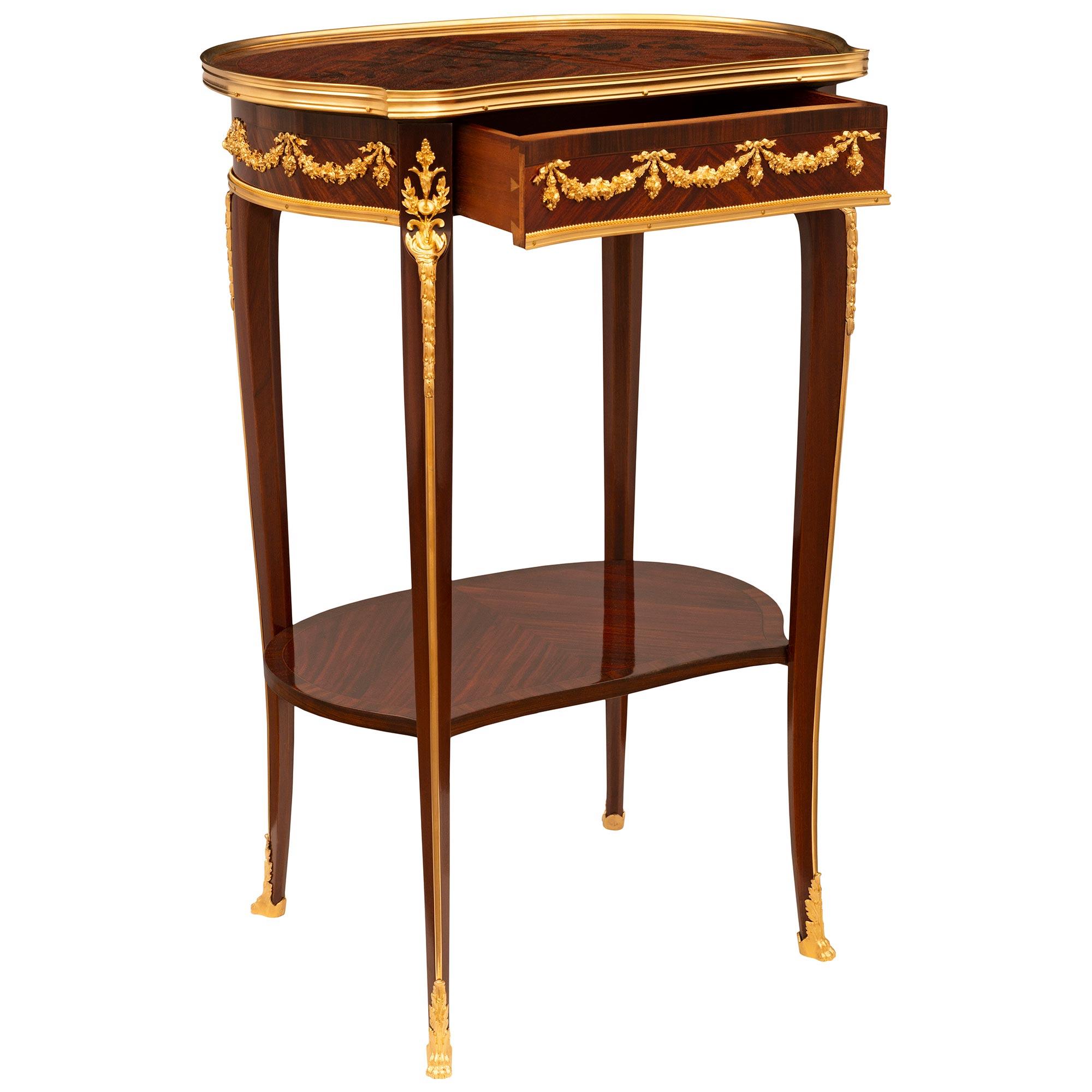Français Table d'appoint en bois de roi et palissandre du XIXe siècle, à la manière d'A Link en vente