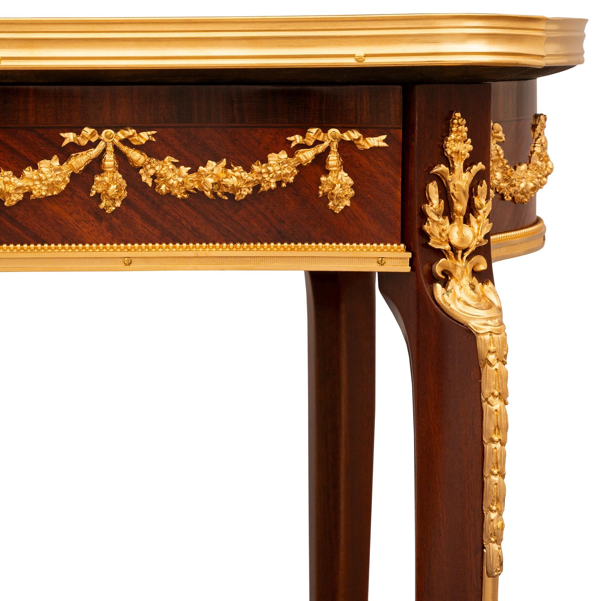 Bronze doré Table d'appoint en bois de roi et palissandre du XIXe siècle, à la manière d'A Link en vente