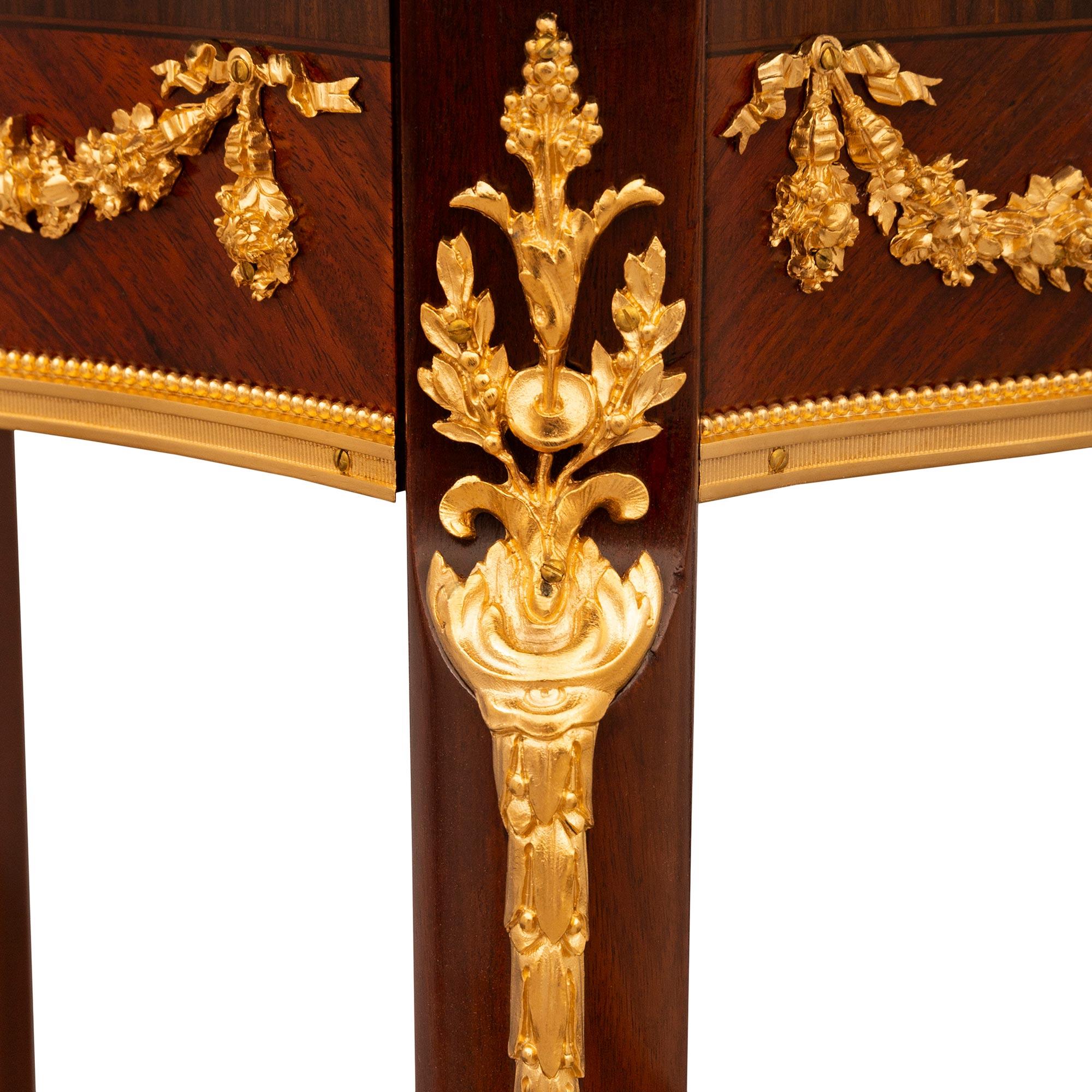 Table d'appoint en bois de roi et palissandre du XIXe siècle, à la manière d'A Link en vente 1