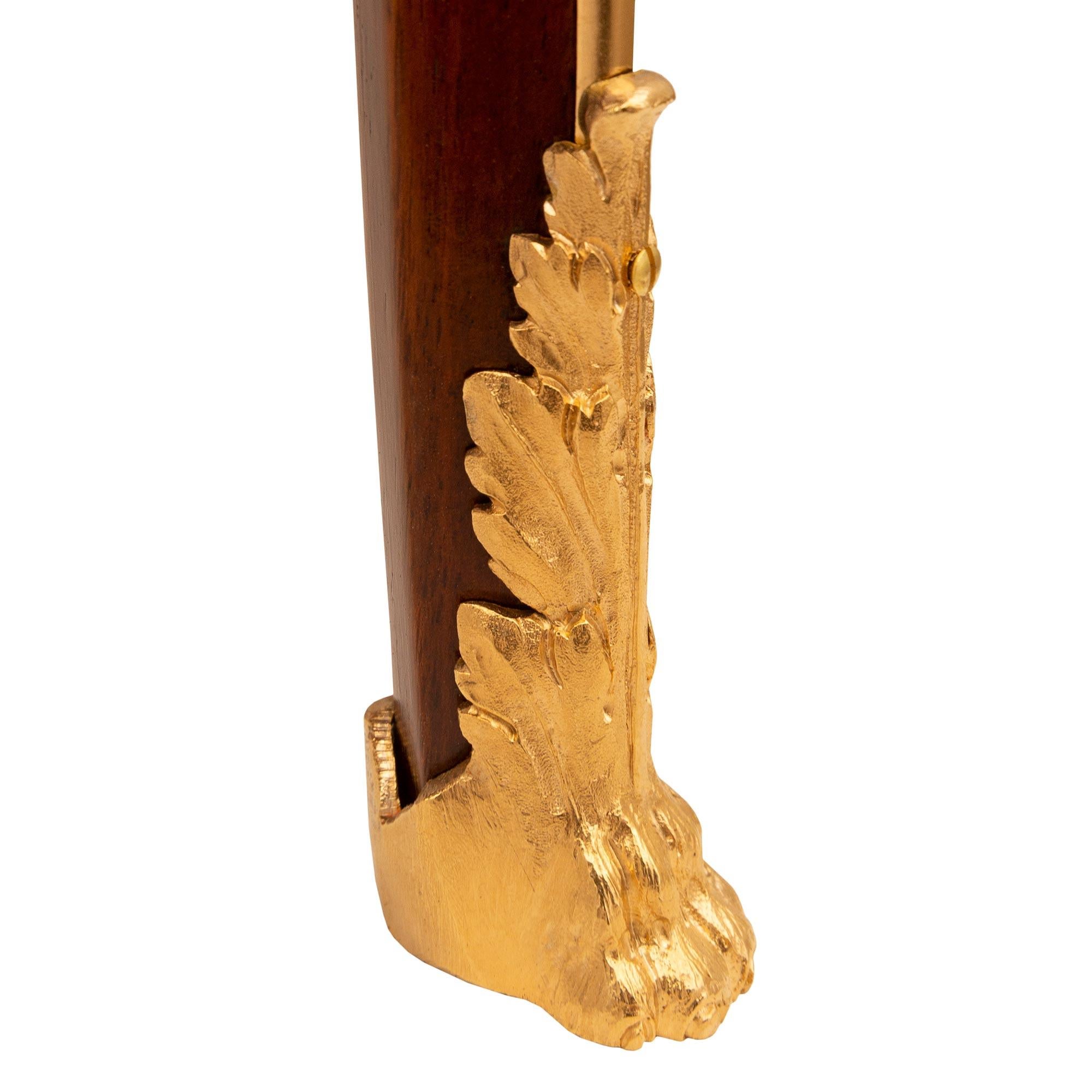 Table d'appoint en bois de roi et palissandre du XIXe siècle, à la manière d'A Link en vente 3