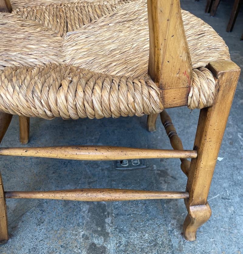 French 19th Century Ladder-back Banquette with Arms and Rush Seat For Sale 10