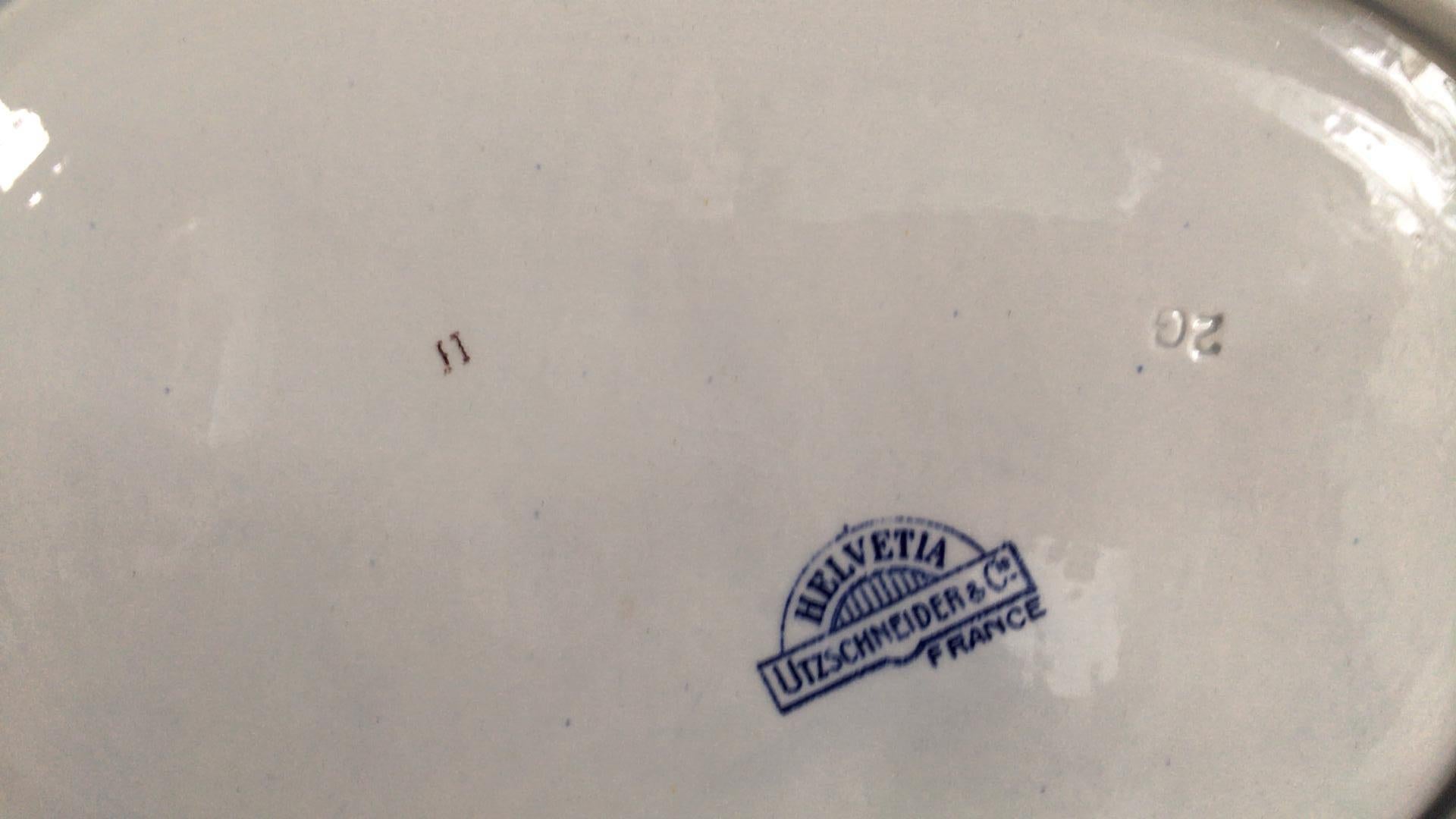 Große blau-weiße Sarreguemines-Transfergeschirrplatte aus dem 19. Jahrhundert im Zustand „Relativ gut“ im Angebot in Austin, TX