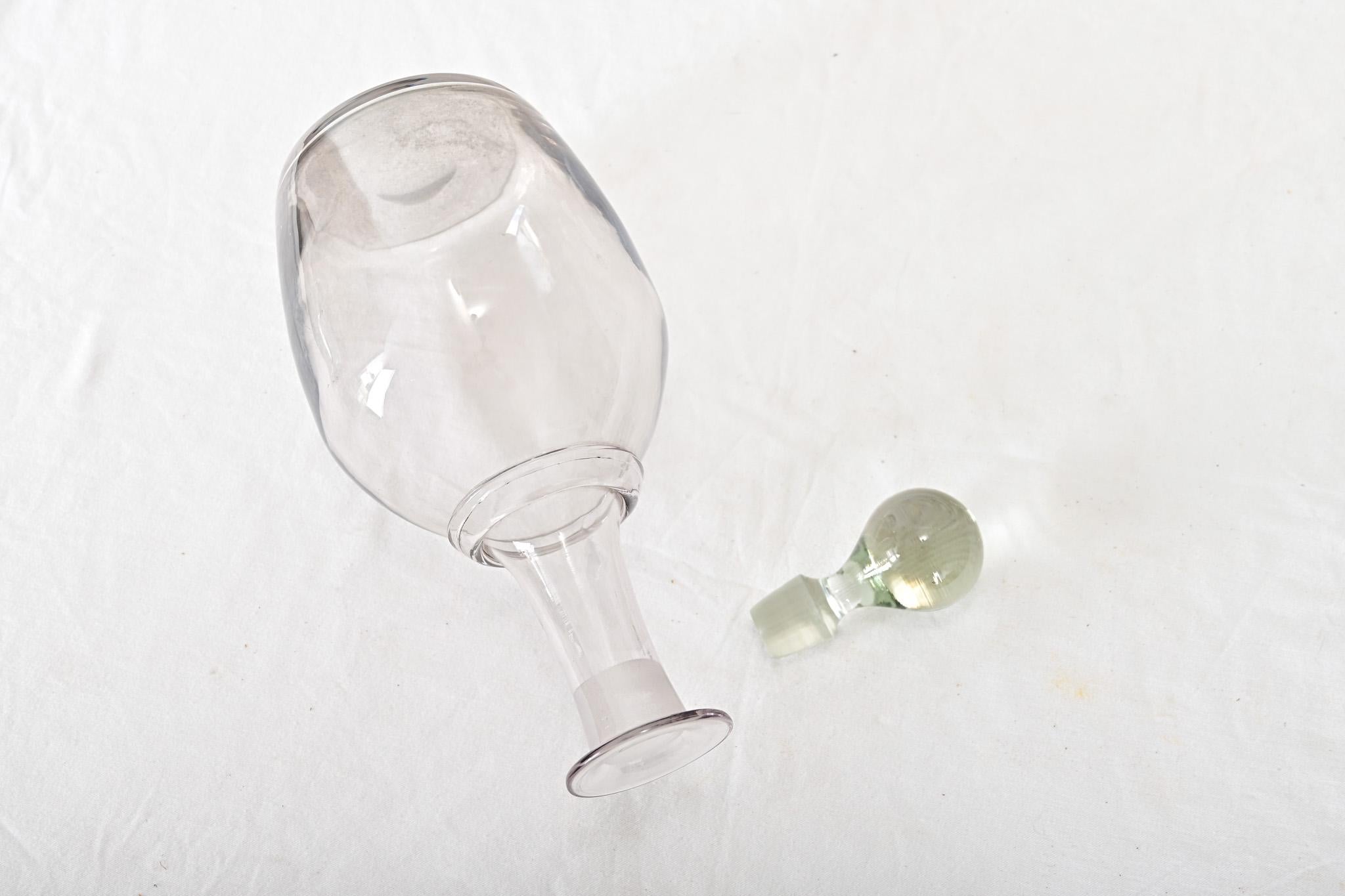 Gran decantador de calvados francés del siglo XIX con remate de bola Vidrio en venta