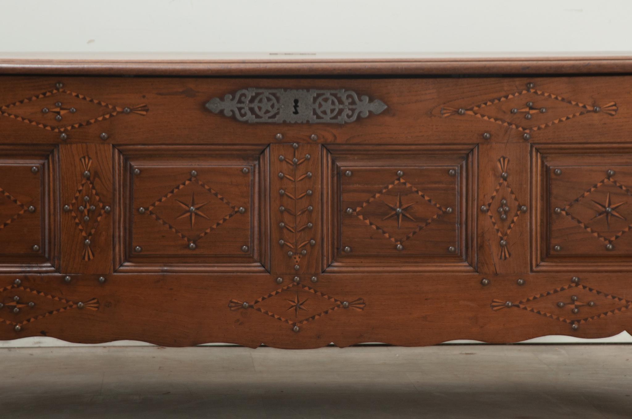 French 19th Century Large Inlay Coffer In Good Condition For Sale In Baton Rouge, LA