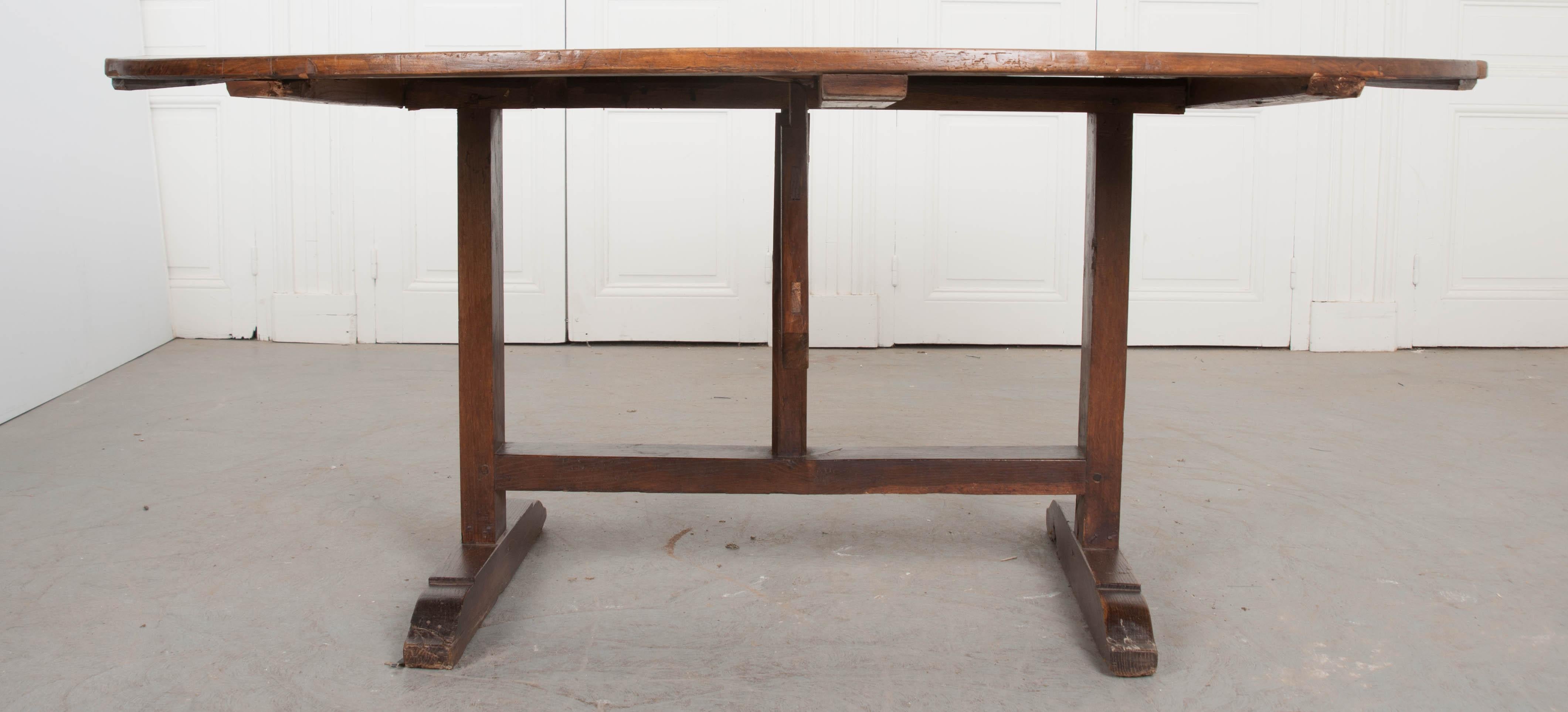 French 19th Century Large Walnut Wine Tasting Table In Good Condition In Baton Rouge, LA