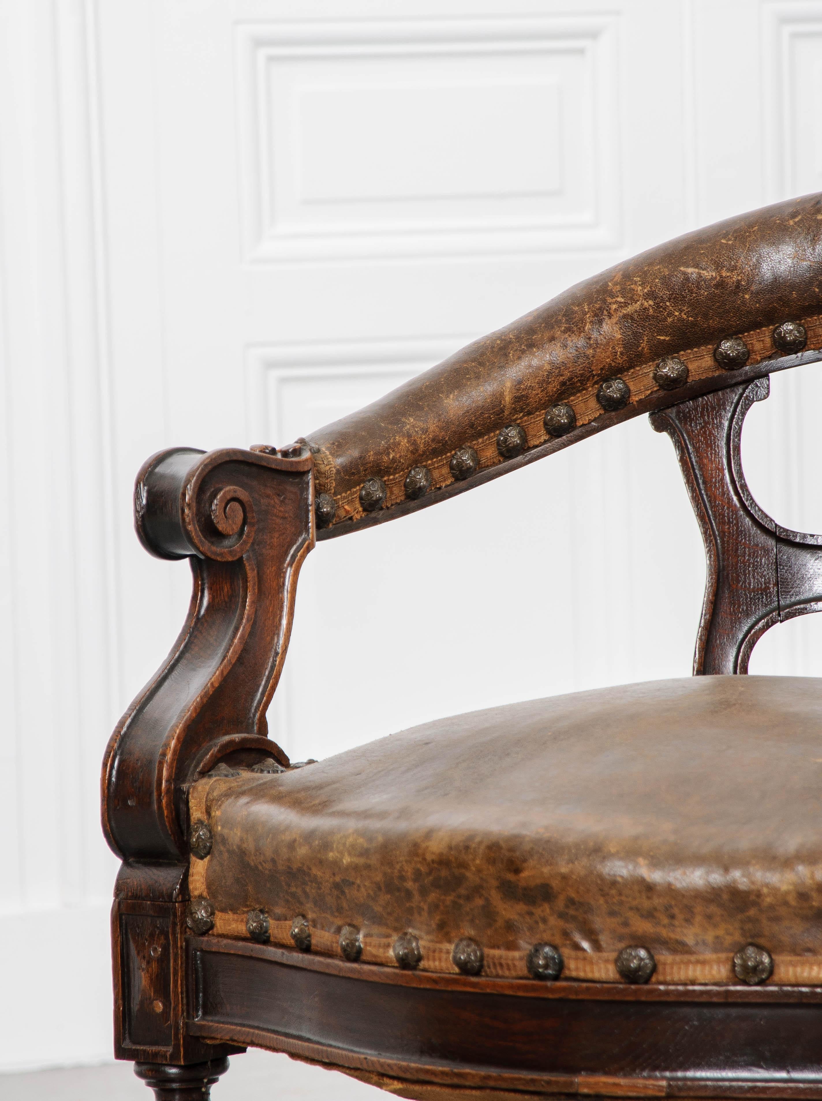 Walnut English 19th Century Victorian Leather Tub Chair