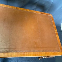 Französisch 19. Jahrhundert Lederplatte Louis XV Stil Schreibtisch oder Bureau Plat