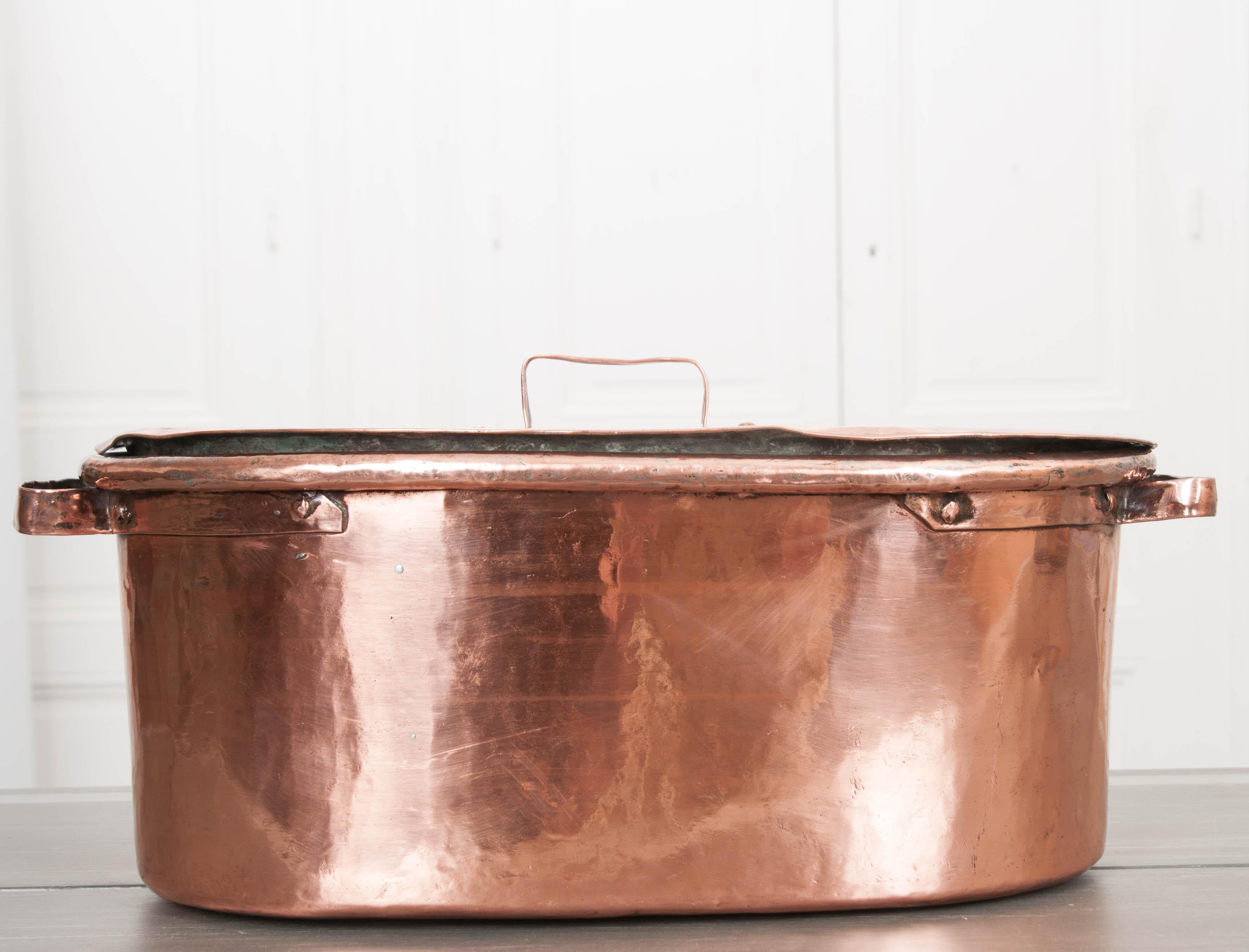 French 19th Century Lidded Copper Kettle In Good Condition In Baton Rouge, LA