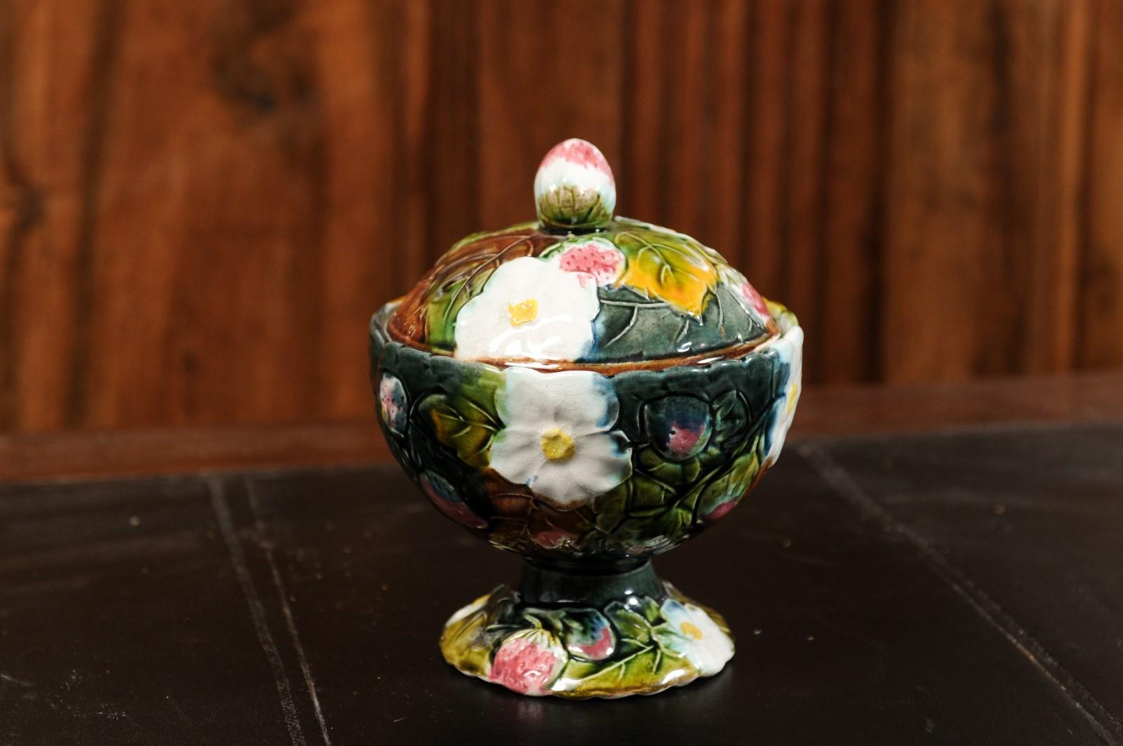 French 19th Century Lidded Majolica Strawberry Bowl with Flowers and Foliage For Sale 7