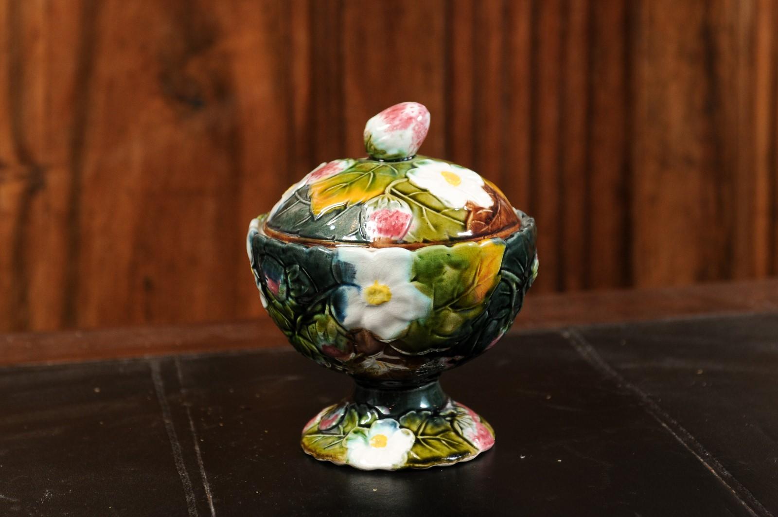 French 19th Century Lidded Majolica Strawberry Bowl with Flowers and Foliage For Sale 6