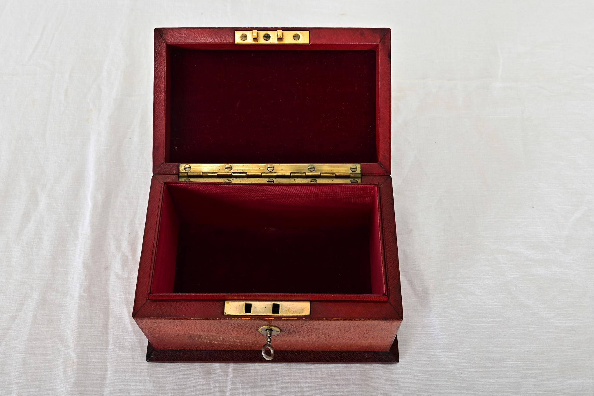 French 19th Century Locking Leather Box In Good Condition In Baton Rouge, LA