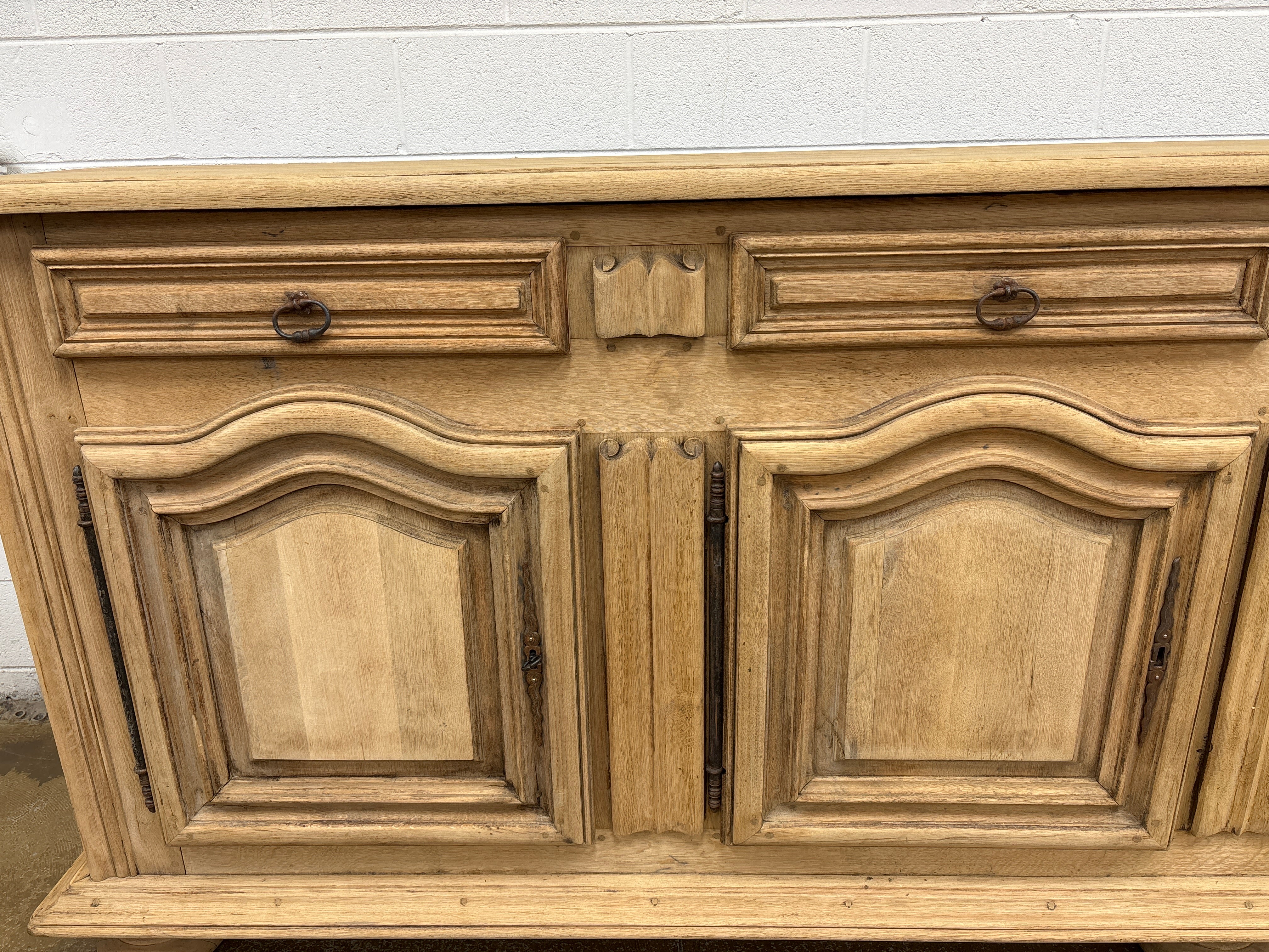 This amazing Long sideboard is made of oak and has been refinished. There are 4 drawers and 4 doors. Ideal to fill a long wall, it will give a powerful standing.