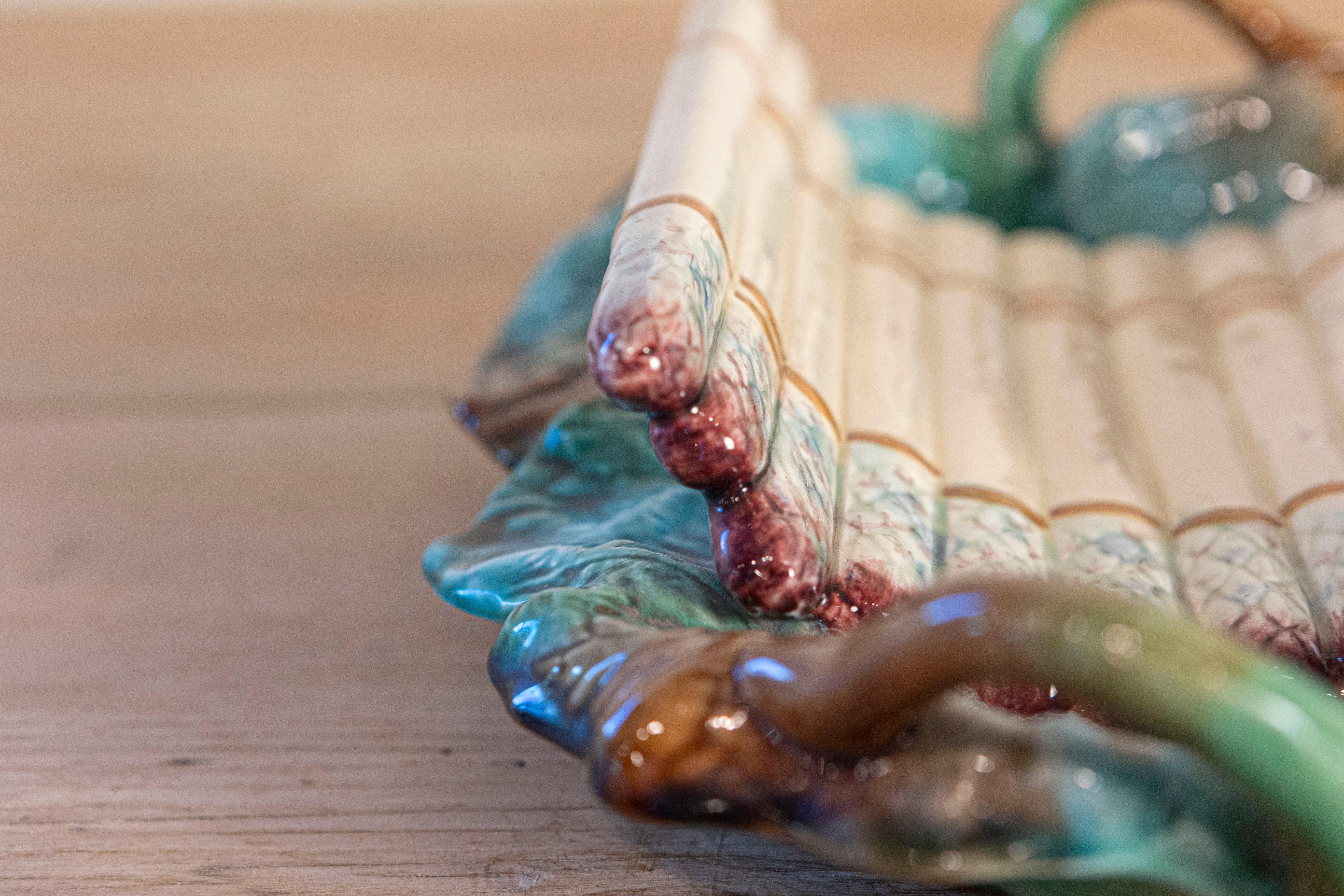 Majolica Server per asparagi in maiolica Longchamp del XIX secolo con piatto a forma di fogliame in vendita