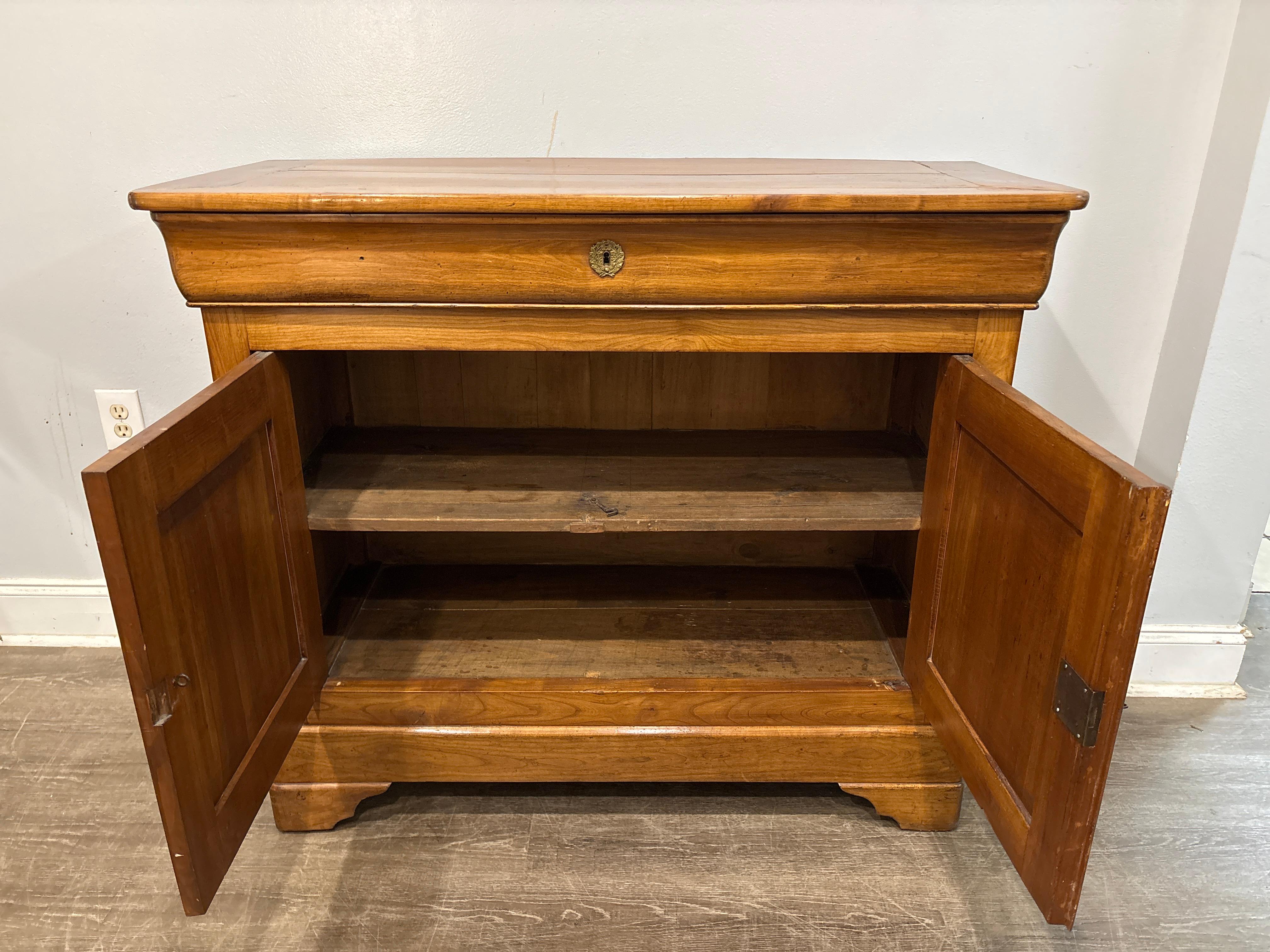 French 19th Century Louis-Philippe Buffet In Good Condition In Stockbridge, GA