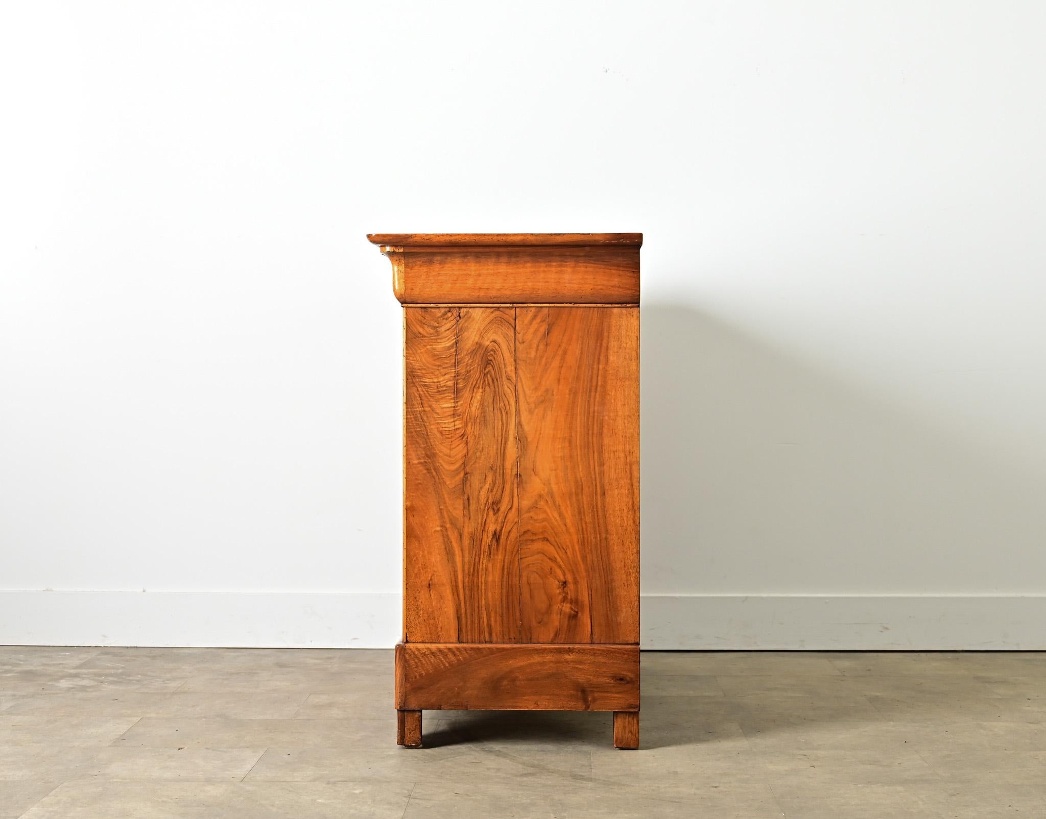 Commode francese del XIX secolo in radica di noce Louis Philippe in vendita 4