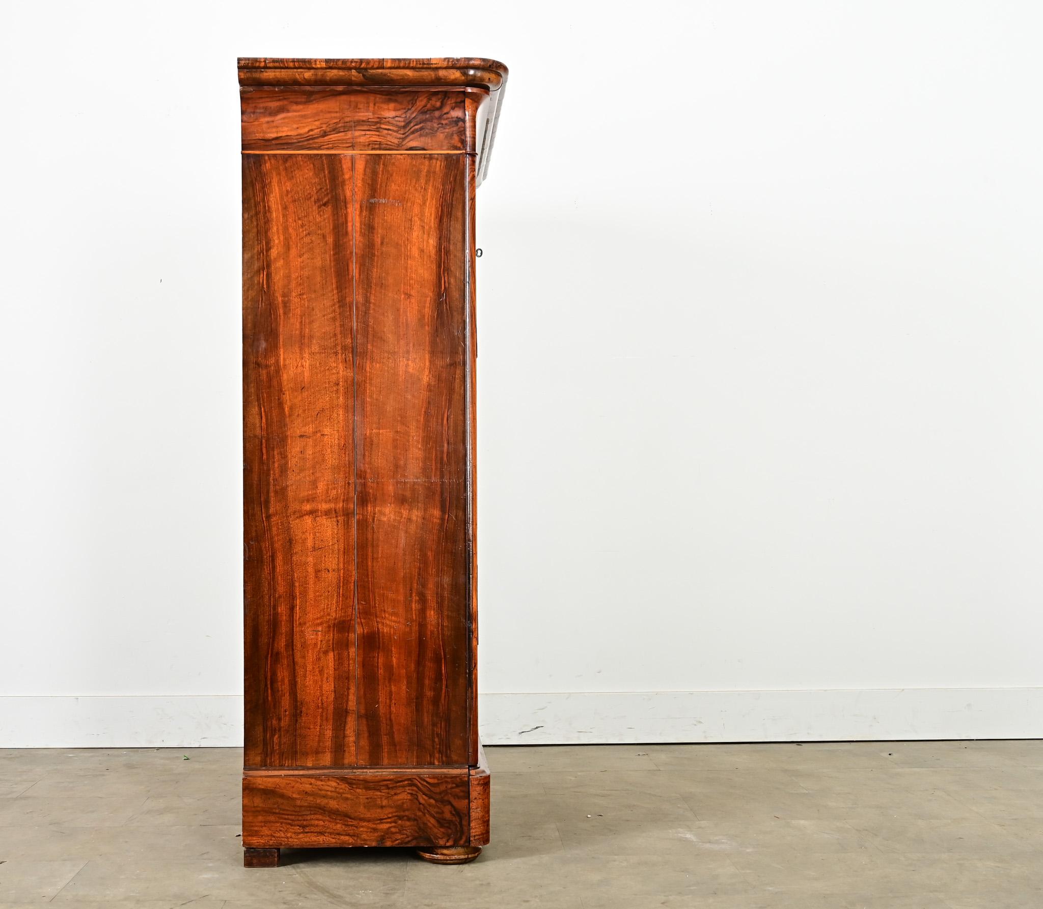 Cassapanca in radica di noce francese del XIX secolo Louis Philippe in vendita 3