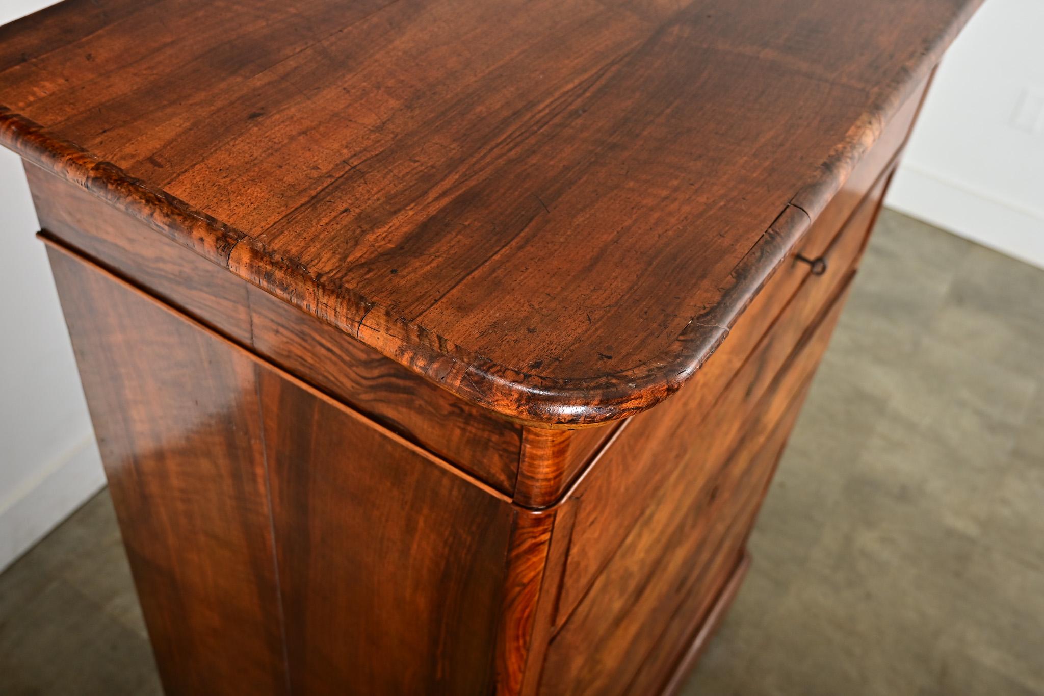 Intagliato Cassapanca in radica di noce francese del XIX secolo Louis Philippe in vendita