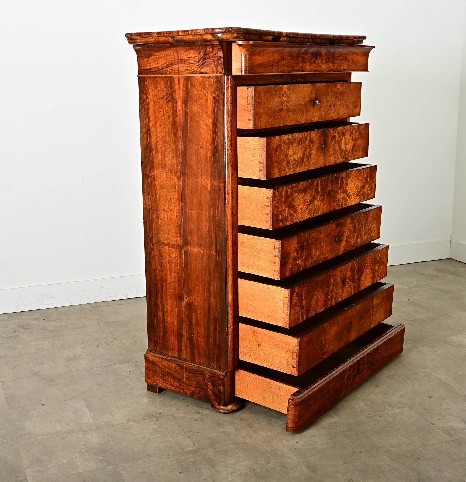 Cassapanca in radica di noce francese del XIX secolo Louis Philippe In condizioni buone in vendita a Baton Rouge, LA