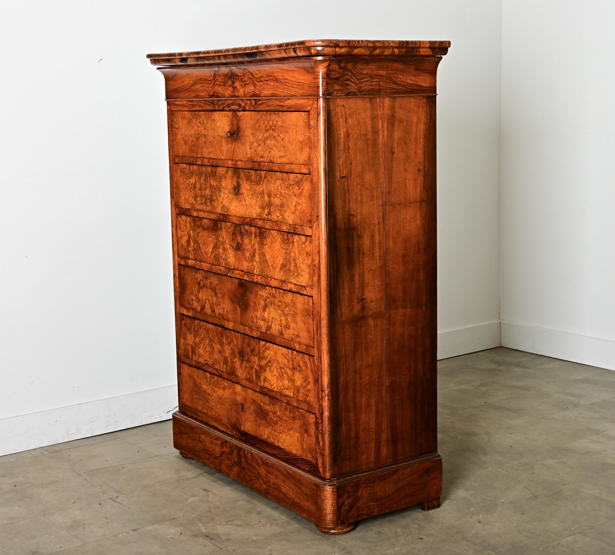 Noce Cassapanca in radica di noce francese del XIX secolo Louis Philippe in vendita