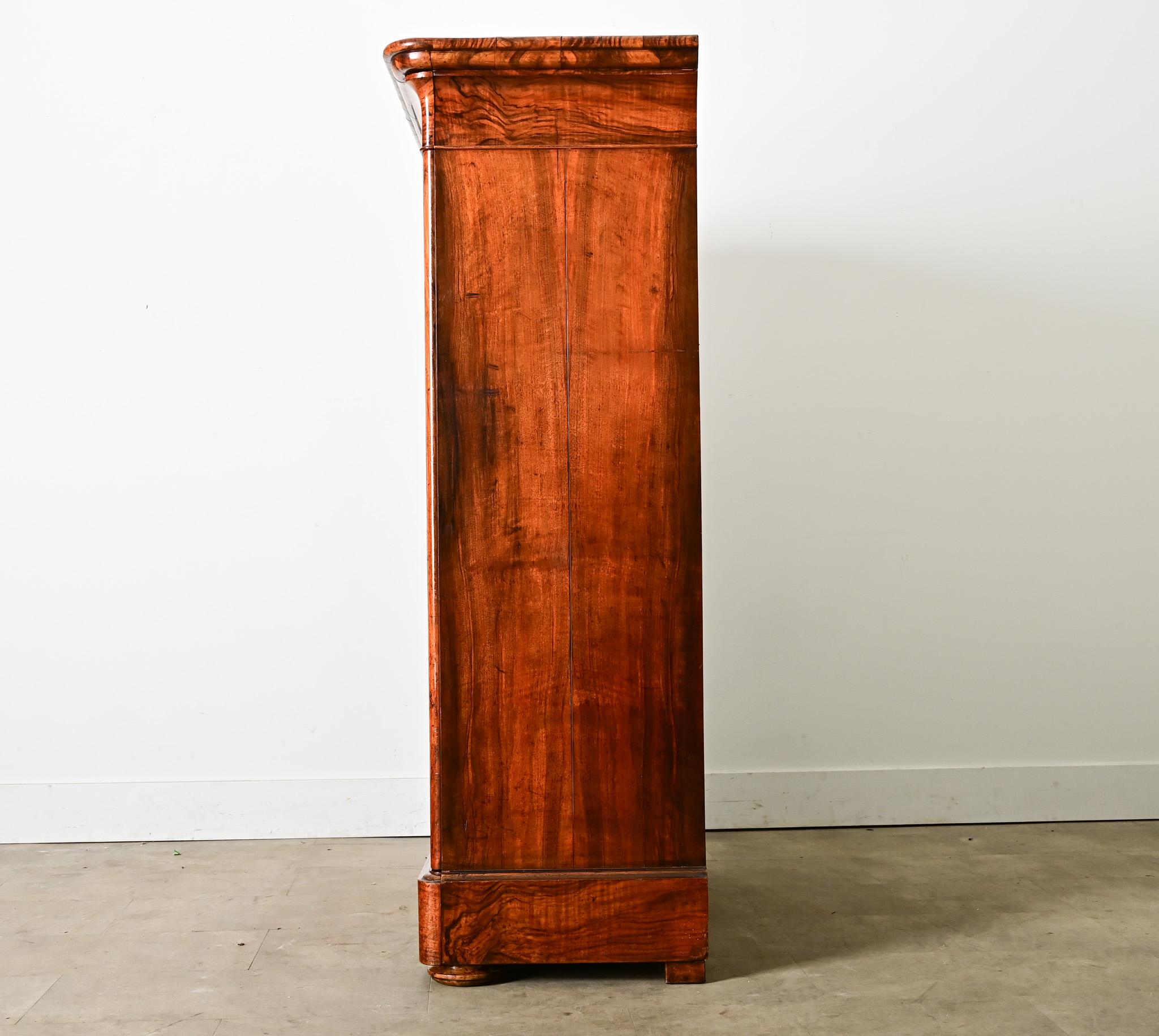 Cassapanca in radica di noce francese del XIX secolo Louis Philippe in vendita 1