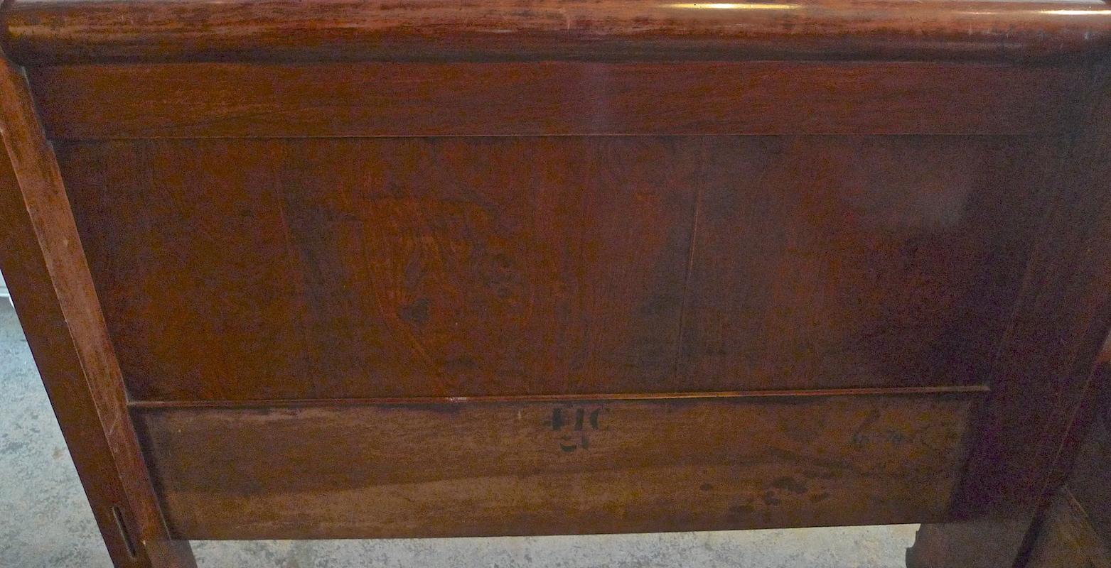 French 19th Century Louis Philippe Burled Walnut Sleigh-Bed 5