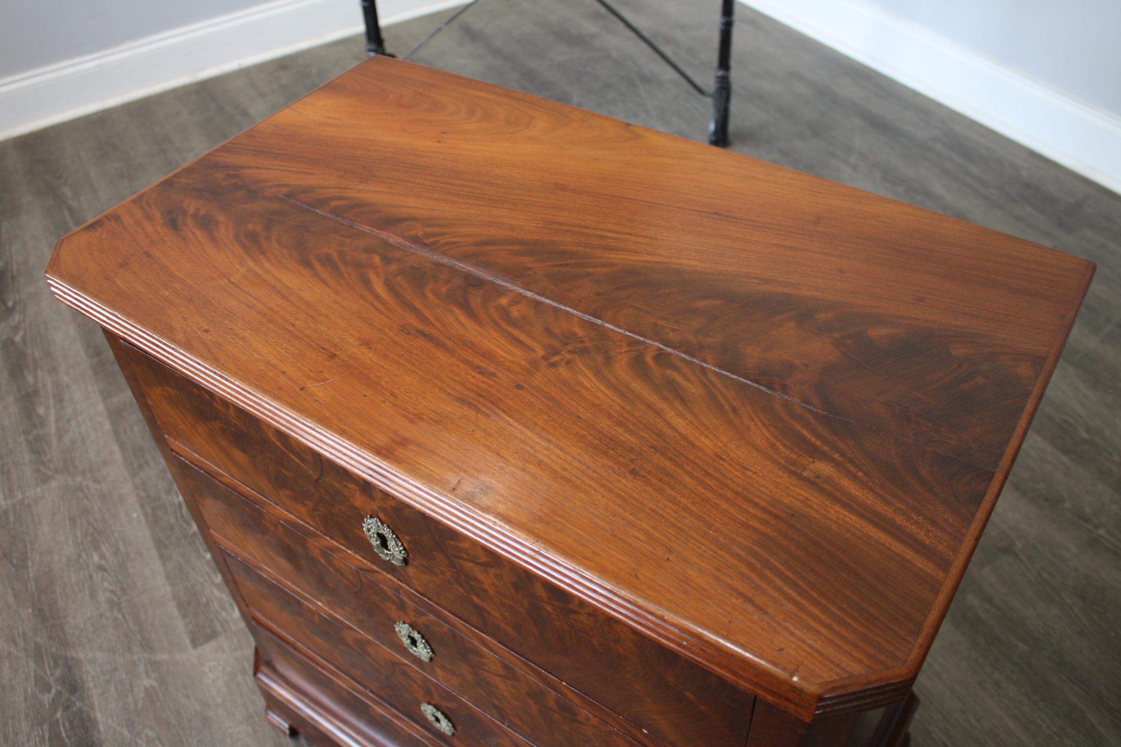 French 19th Century Louis-Philippe Chest In Good Condition For Sale In Stockbridge, GA