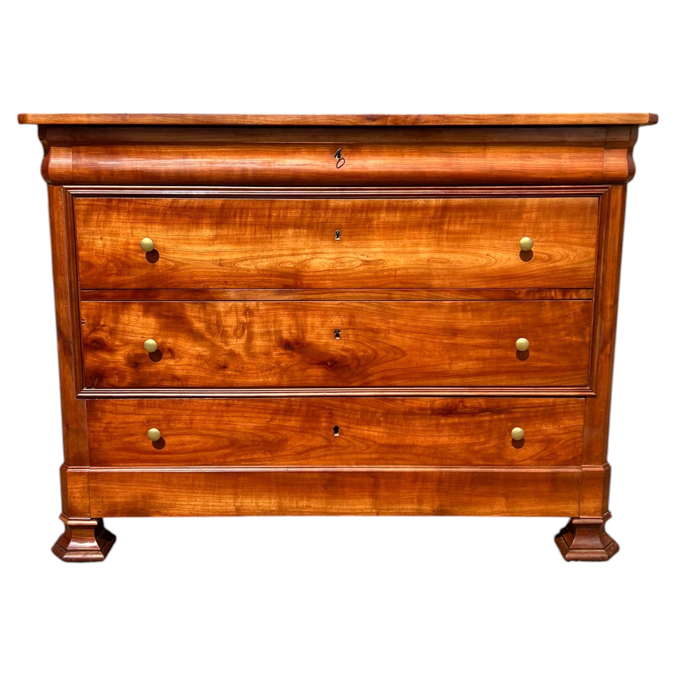 Commode française du XIXe siècle, époque Louis-Philippe, en châtaignier