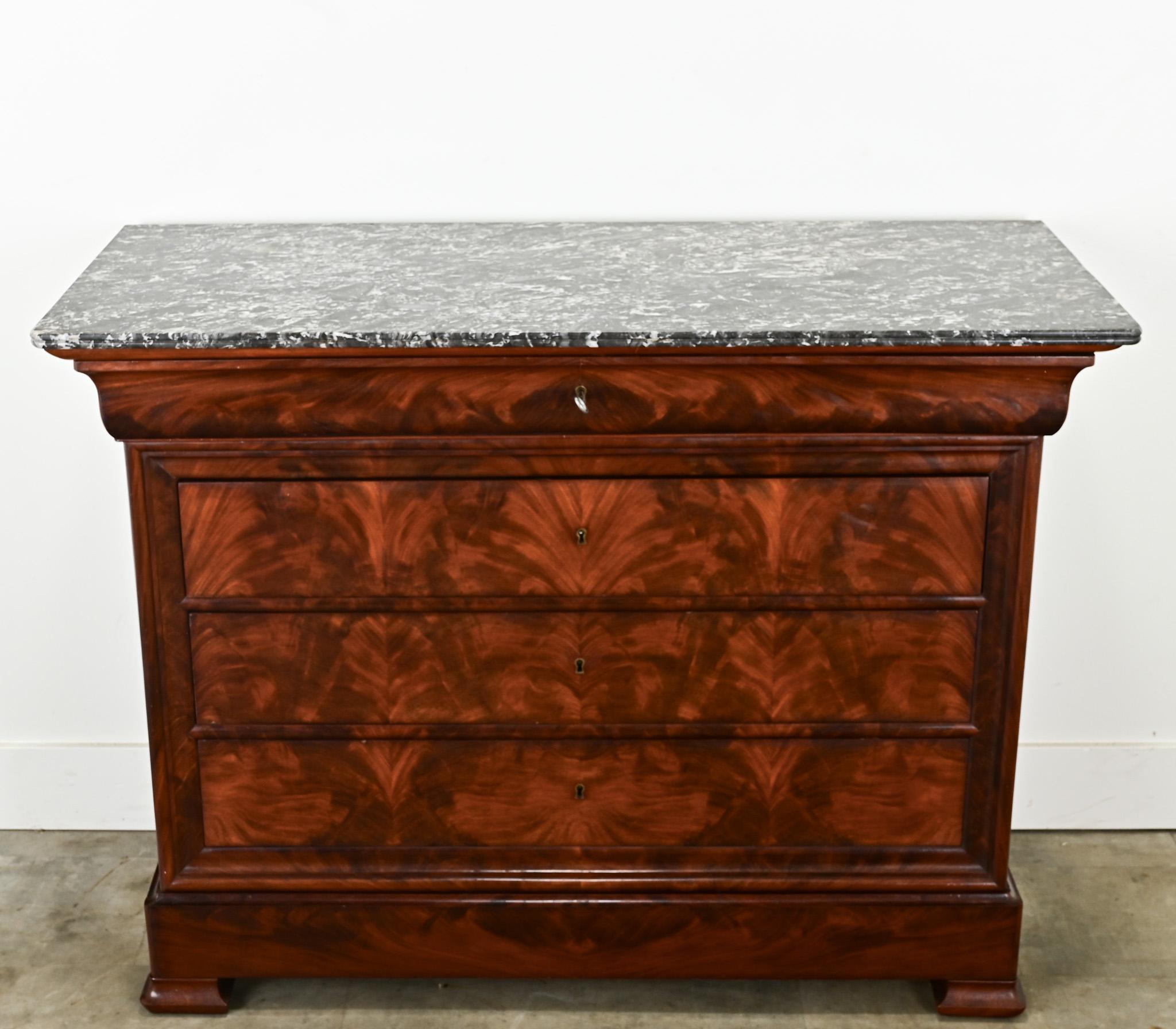 French 19th Century Louis Philippe Commode In Good Condition In Baton Rouge, LA