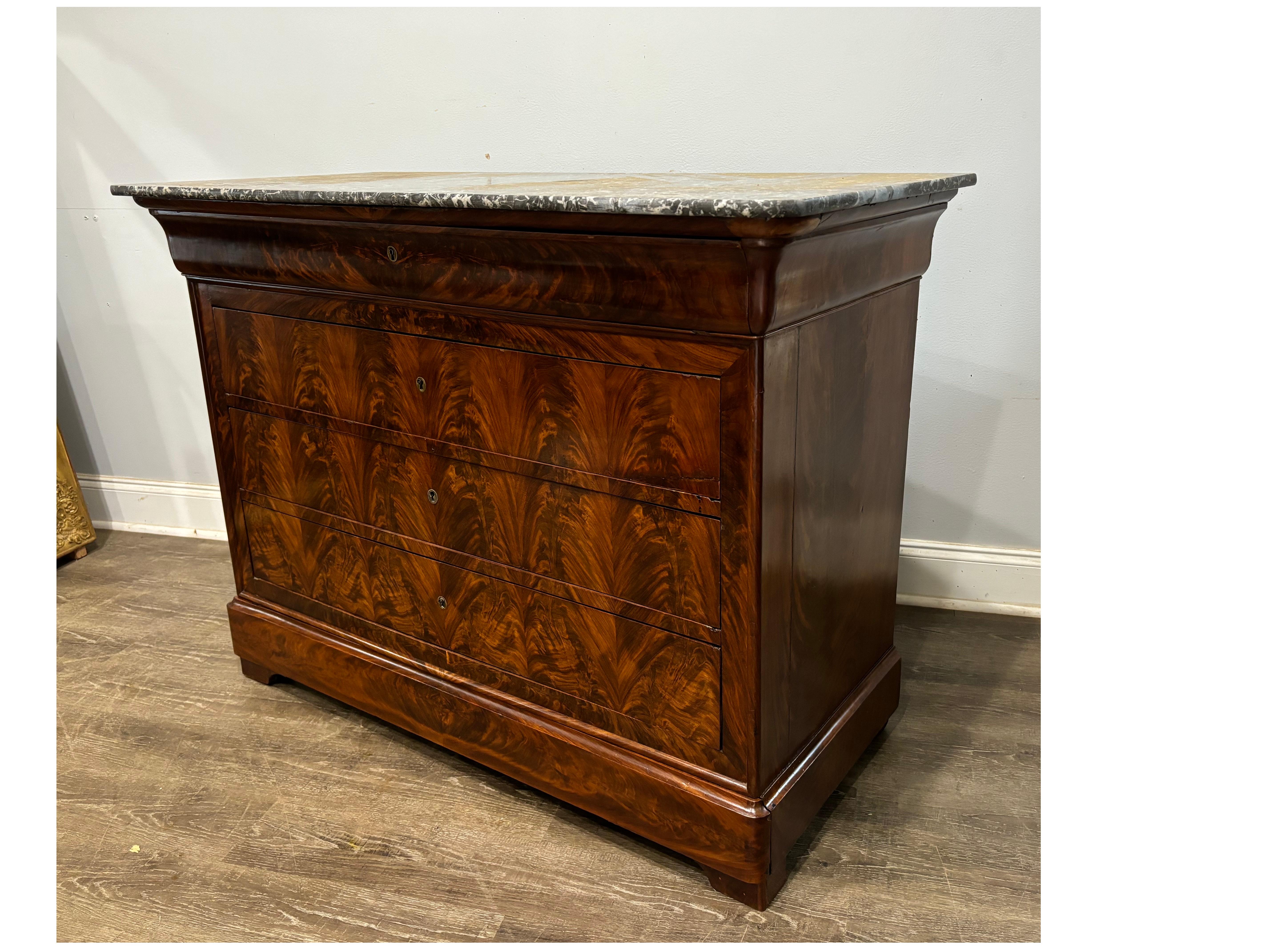 French 19th Century Louis-Philippe Commode In Good Condition In Stockbridge, GA