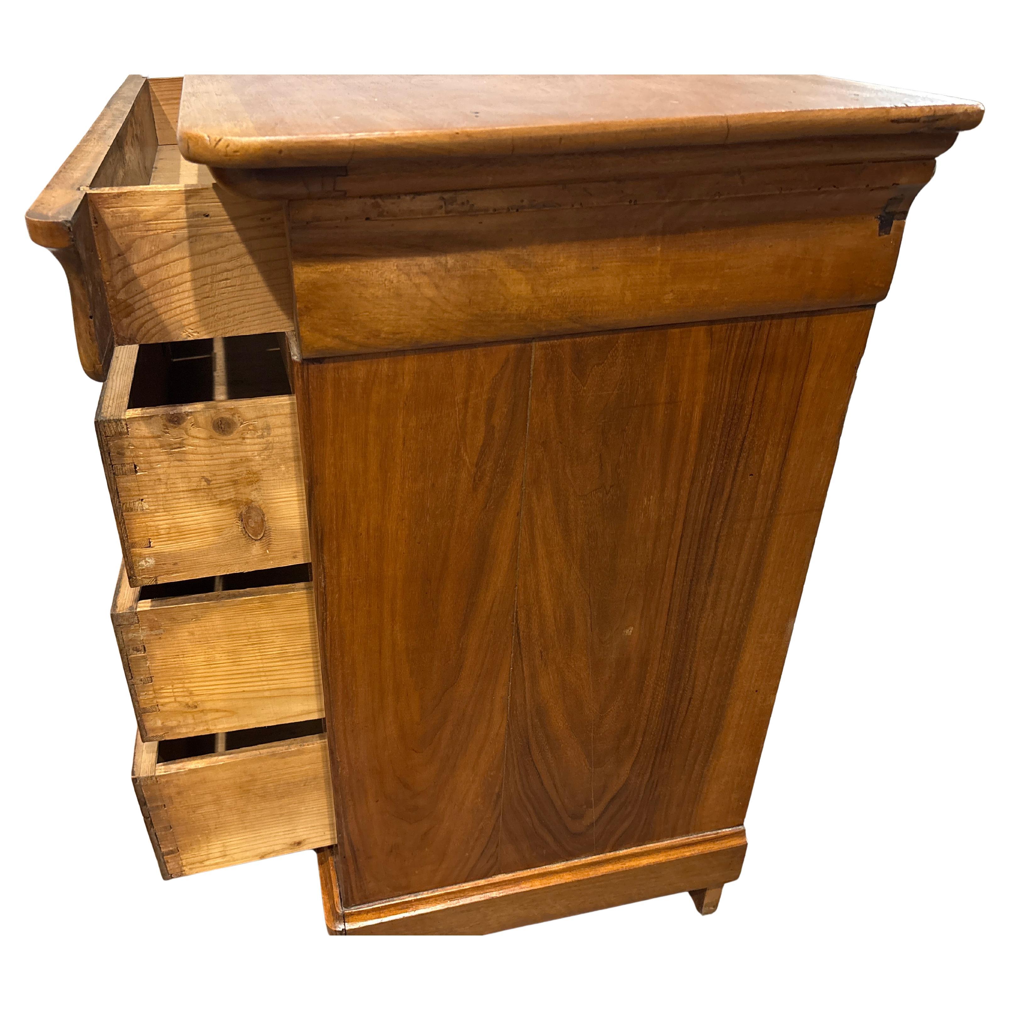 Noyer Commode Louis Philippe du 19ème siècle en vente