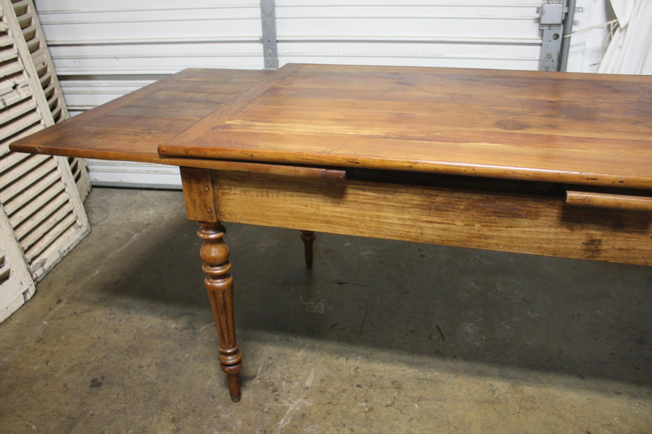 Walnut French 19th Century Louis-Philippe Dining Room Table