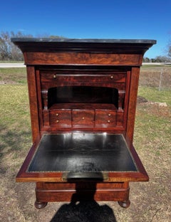 Secrétaire en acajou flammé Louis Philippe du 19e siècle, avec dessus en marbre