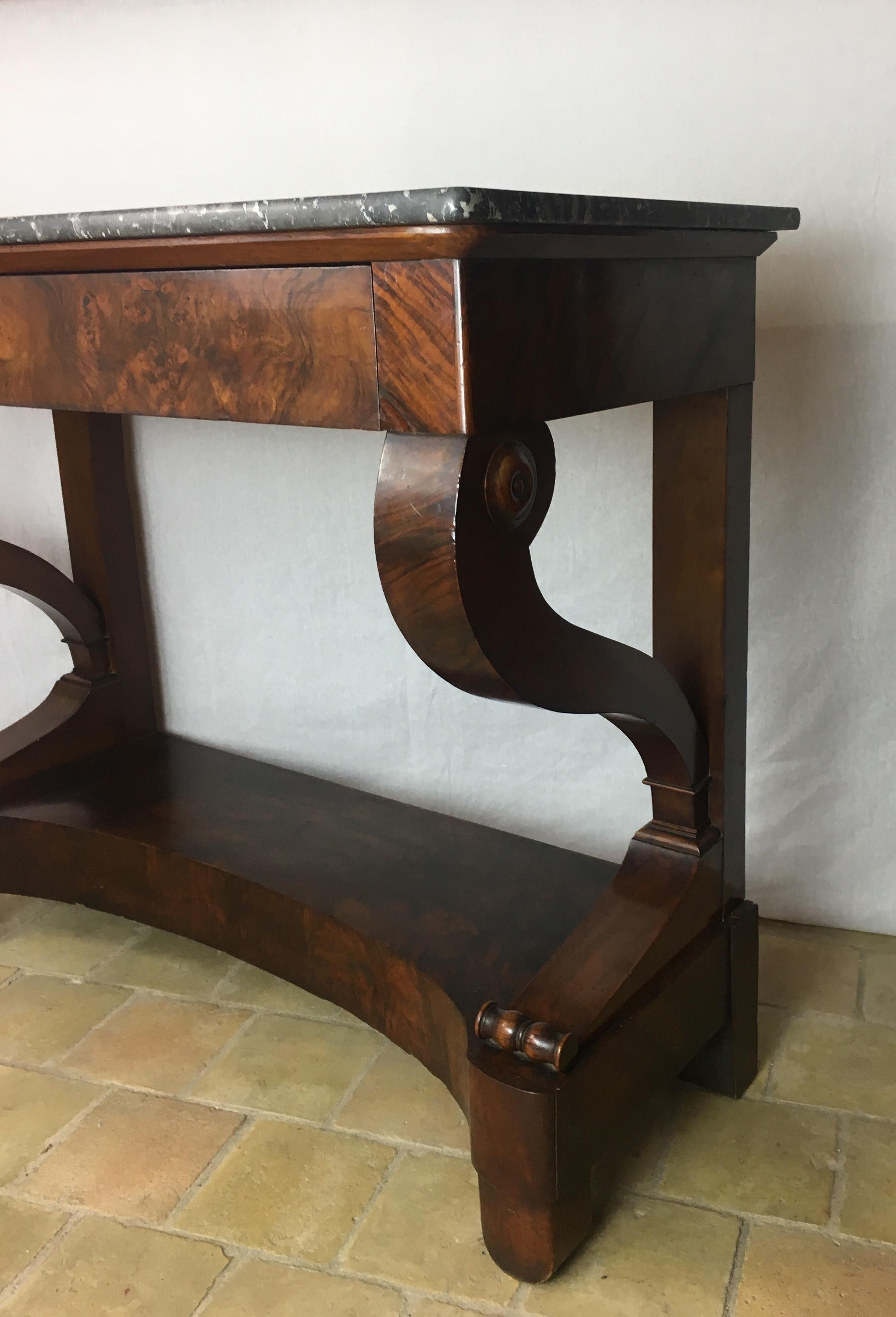 French 19th Century Console Table with Marble Top, Flamed Walnut One Drawer For Sale 1