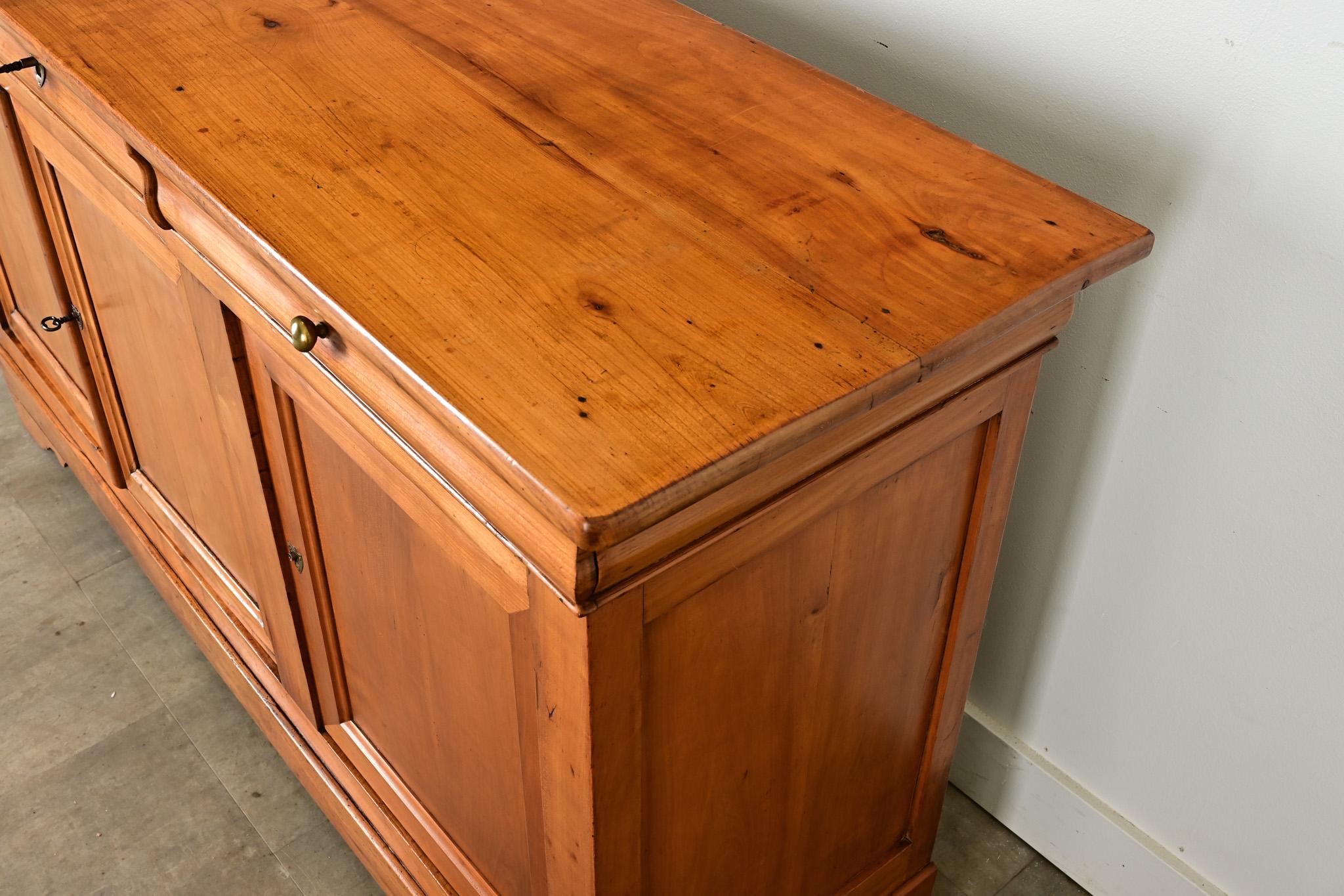 Ottone Enfilade francese in legno di Louis Philippe del XIX secolo in vendita