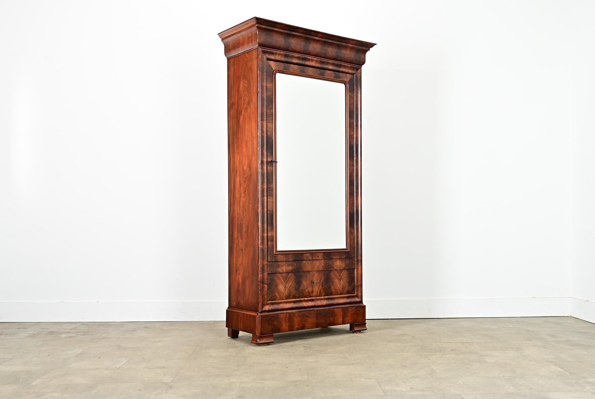 Französisch 19. Jahrhundert Louis Philippe Mahagoni Kleiderschrank (Glas) im Angebot