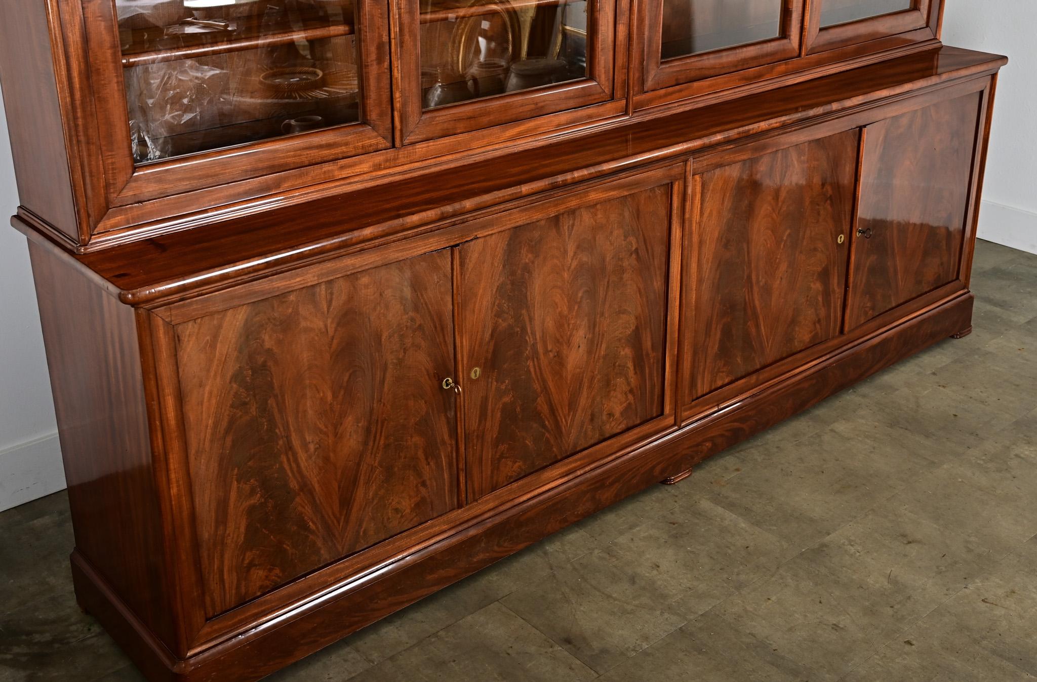 Verre Bibliothèque française du 19ème siècle Louis Philippe en acajou en vente