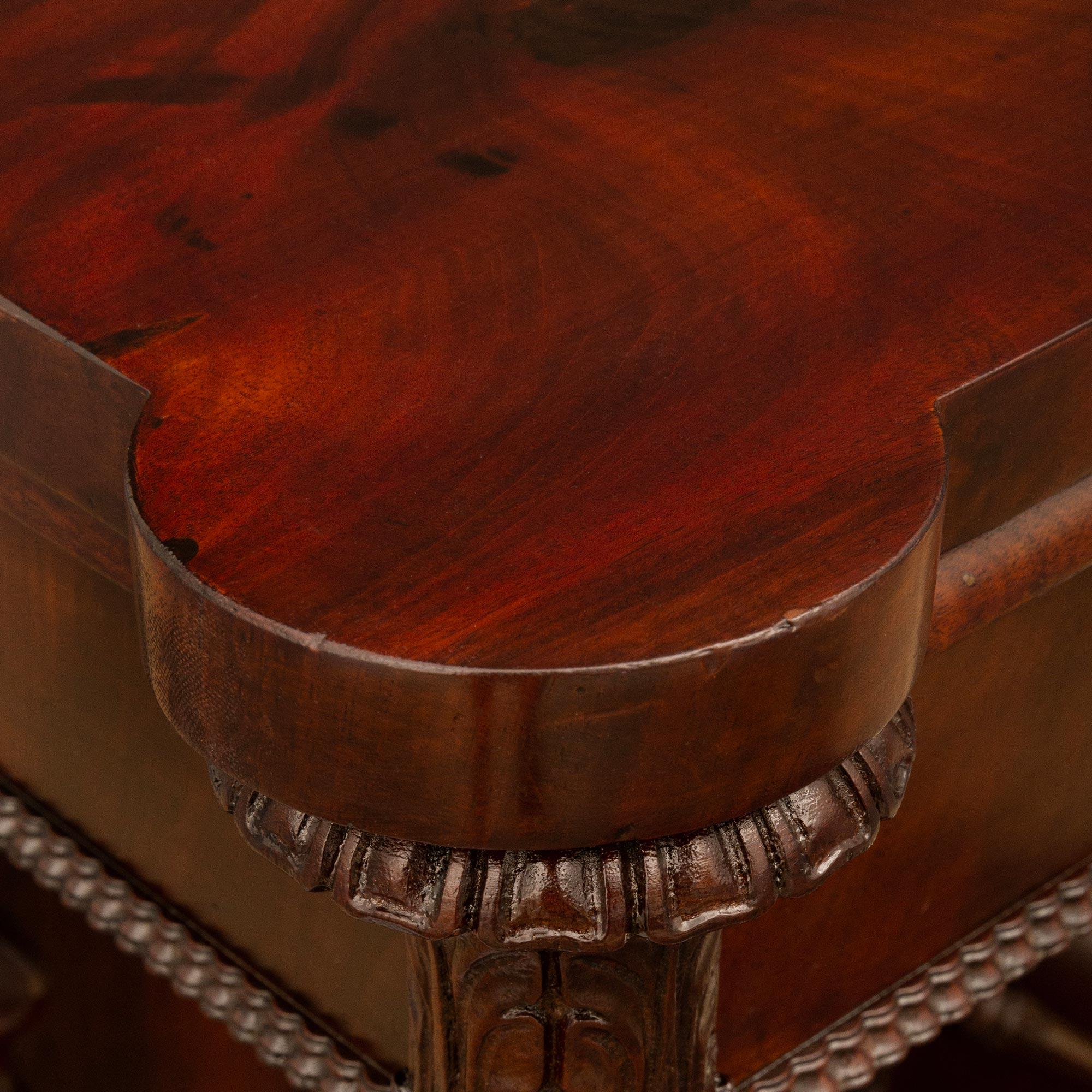 Consola francesa de caoba flameada del siglo XIX, época Louis Philippe en Bueno estado para la venta en West Palm Beach, FL
